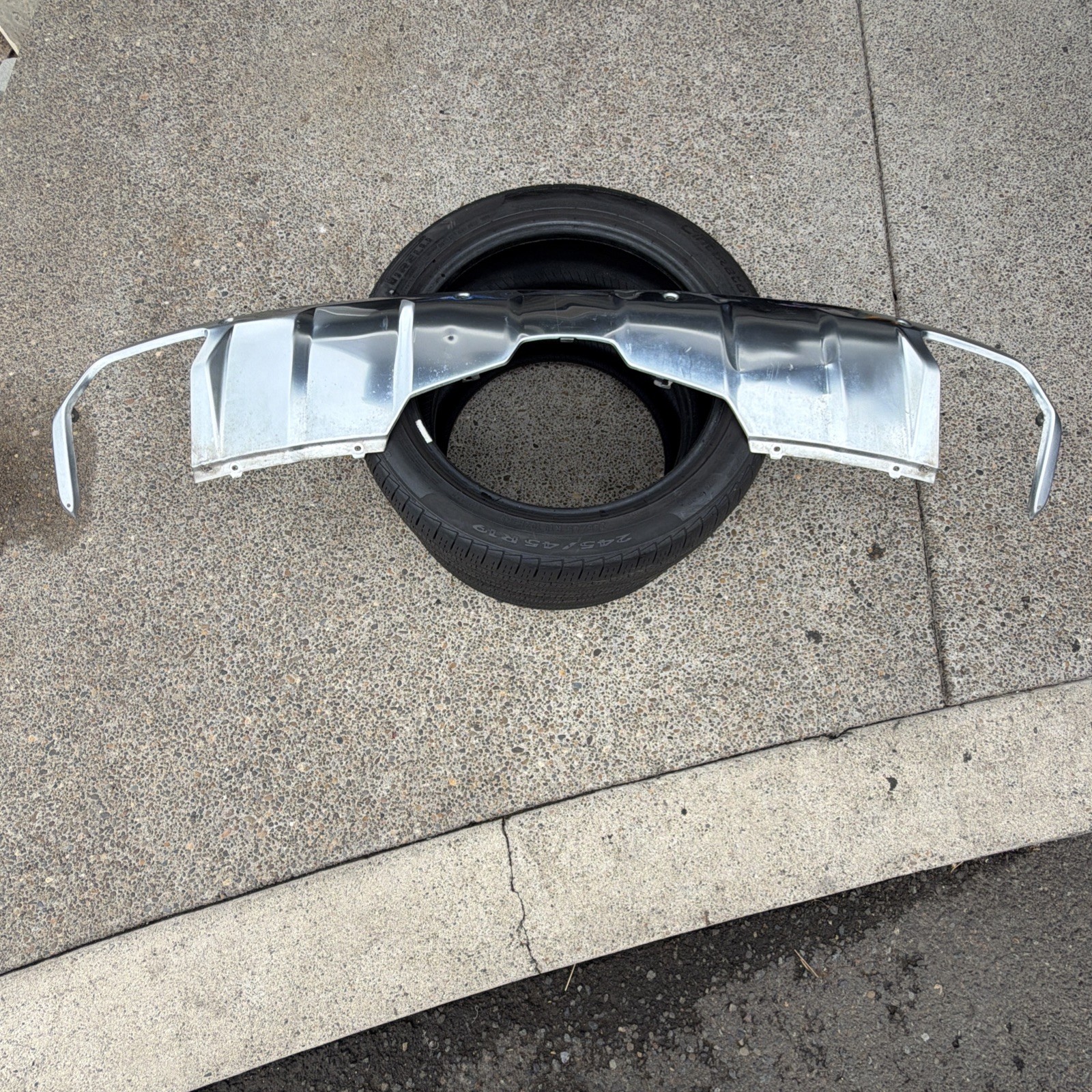07-12 MERCEDES X164 GL450 GL550 GL320 REAR BUMPER LOWER VALANCE TRIM CHROME OEM