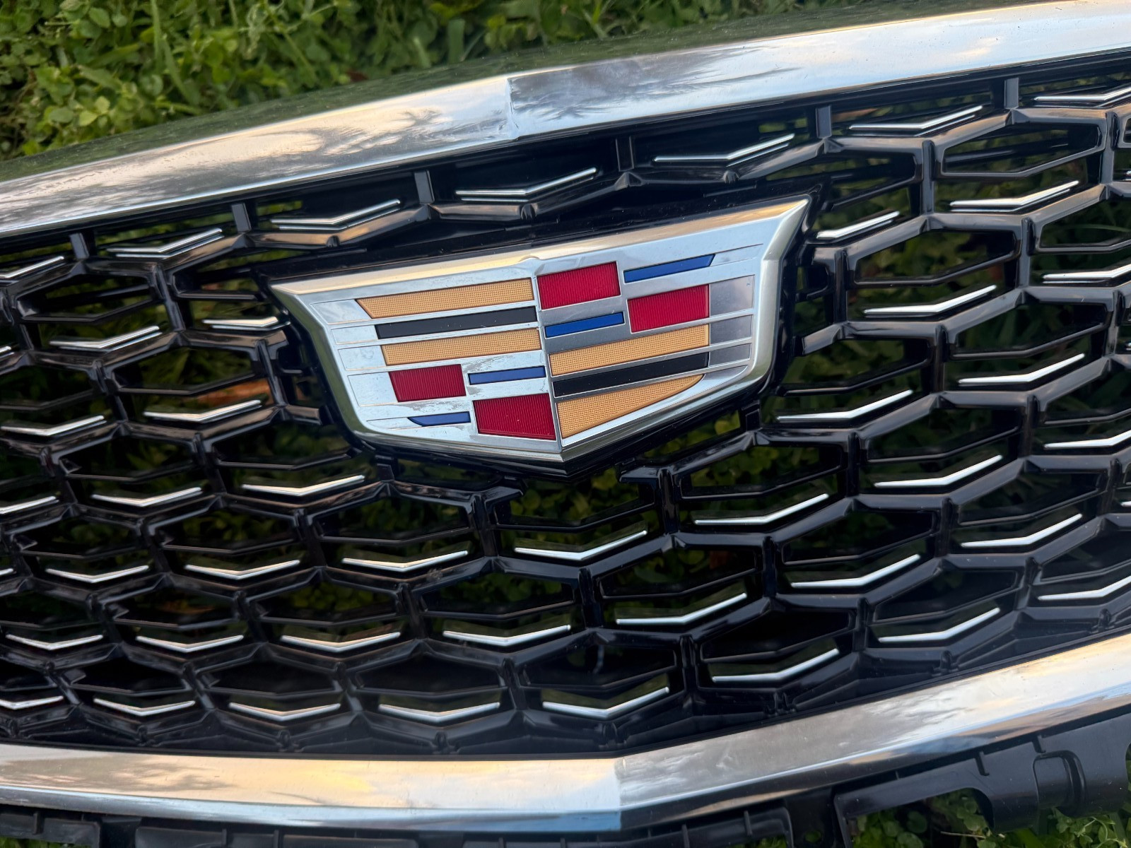 2024-2025 CADILLAC XT4 NEW BUMPER GRILLE 53122-06010  OEM