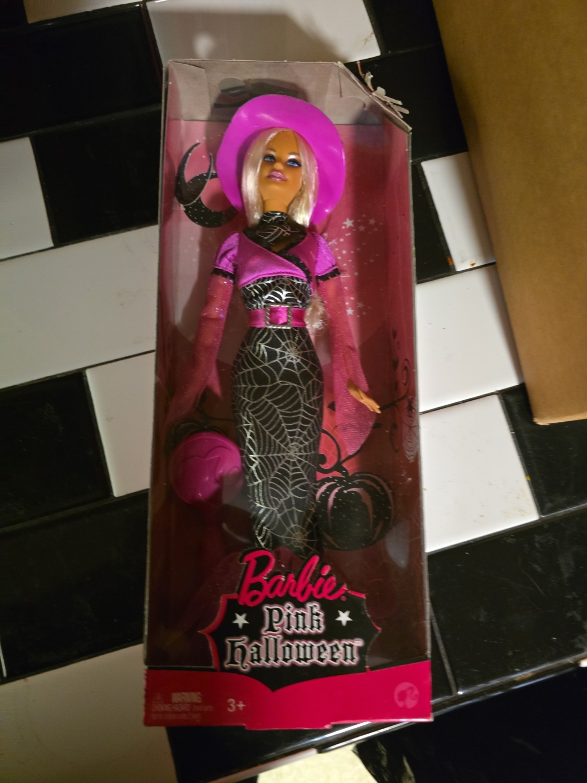 🌟Barbie Pink Halloween Doll Collector Spiderweb Blonde, 2008 Mattel P7351, New 🌟Barbie Pink Halloween Doll Collector Spiderweb Blonde, 2008 Mattel P7351, New