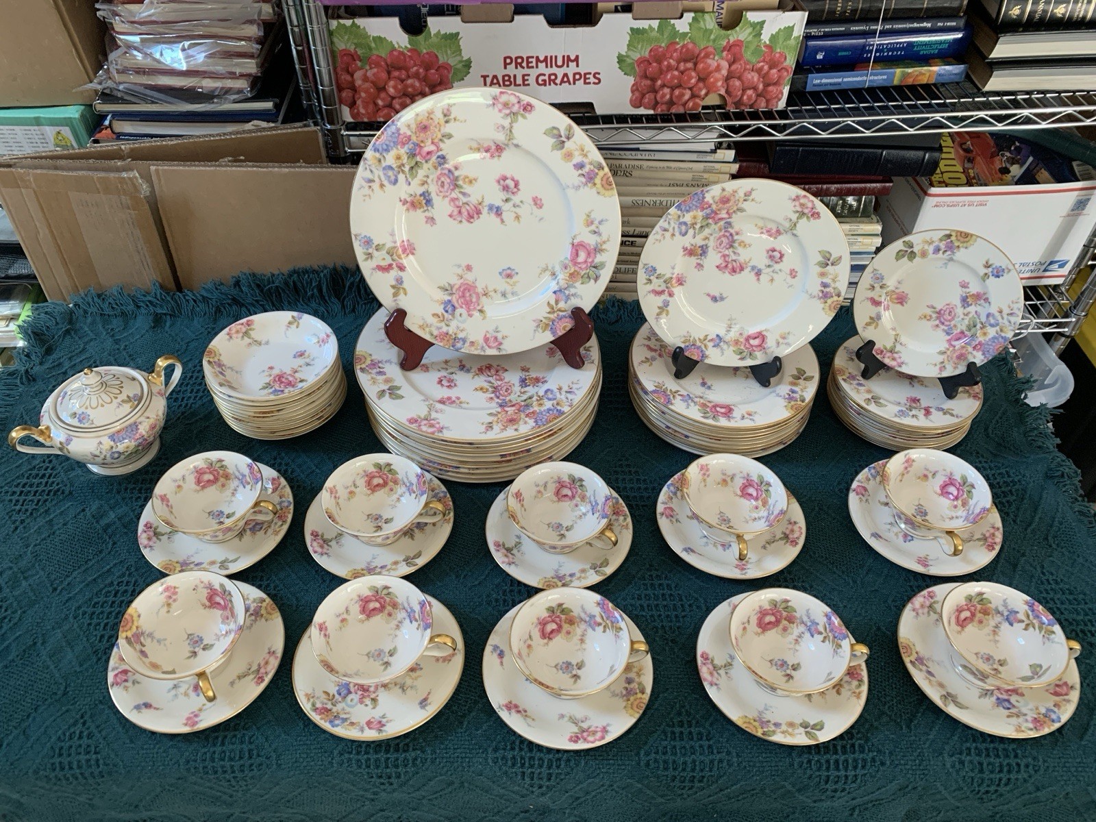 Vtg 1950s CASTLETON SUNNYBROOKE Dinnerware USA Made 61 Pcs  Service For 10
