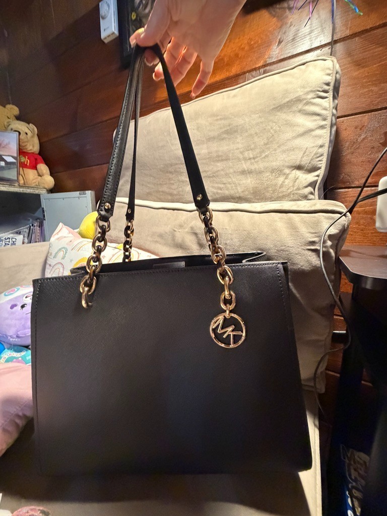 Michael Kors Cynthia Black Saffiano Leather Large Tote Bag Michael Kors Cynthia Black Saffiano Leather Large Tote Bag