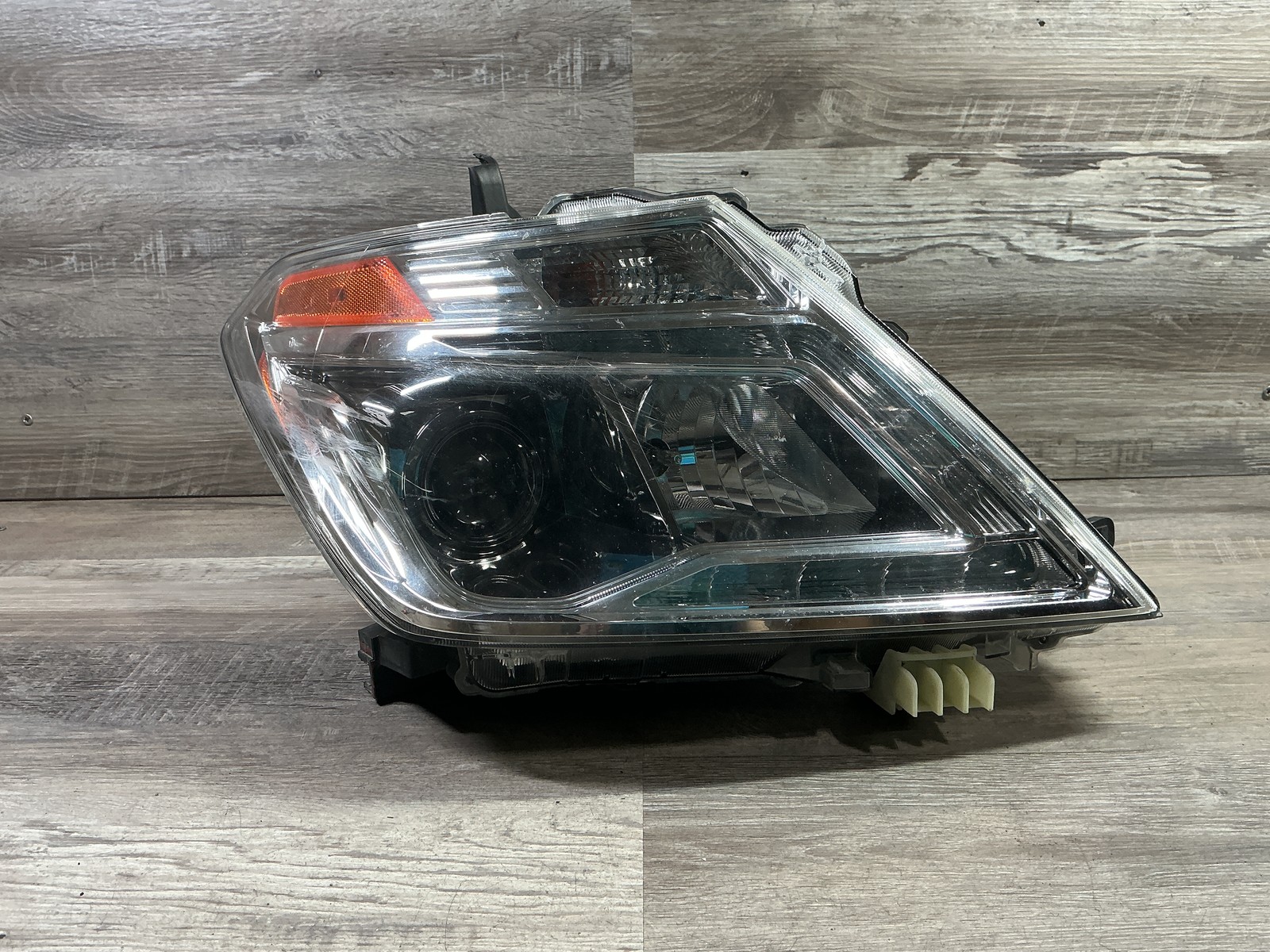 USED - 2017-2020 Nissan Armada R Headlamp - OEM USED - 2017-2020 Nissan Armada R Headlamp - OEM