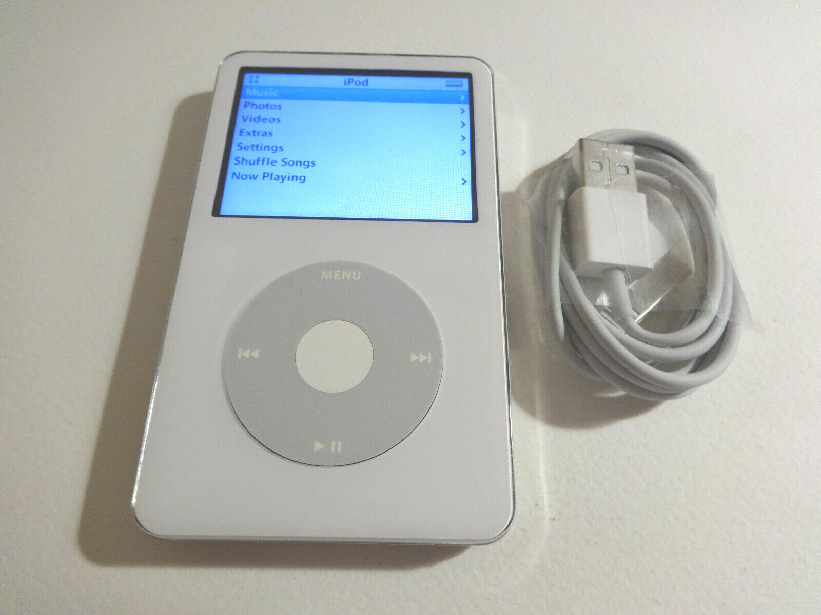 APPLE iPOD CLASSIC 5.5 GEN. WHITE 30GB...WOLFSON CHIP...NEW BATTERY... APPLE iPOD CLASSIC 5.5 GEN. WHITE 30GB...WOLFSON CHIP...NEW BATTERY...