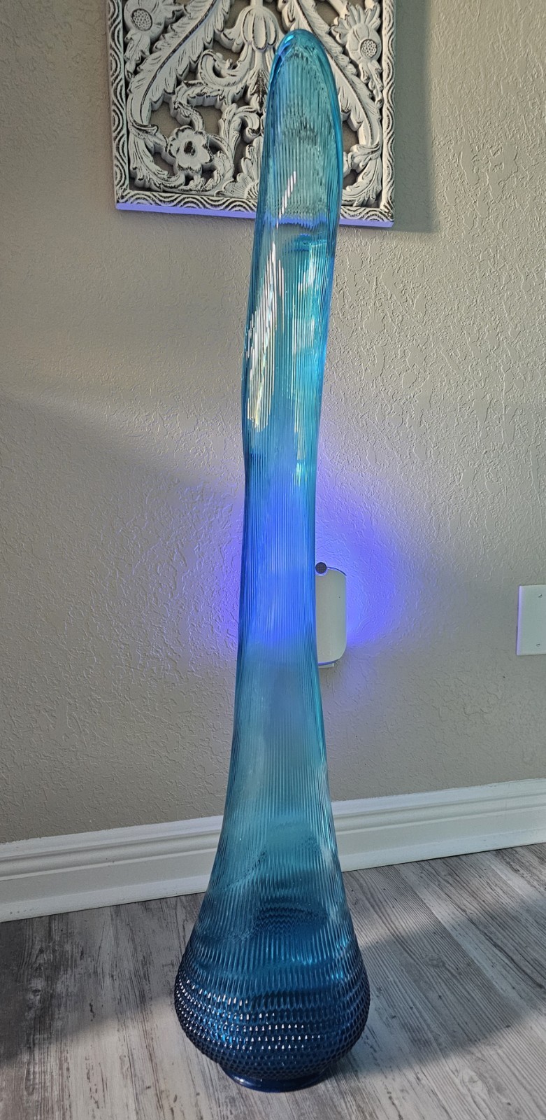 LE Smith Swung Floor Vase