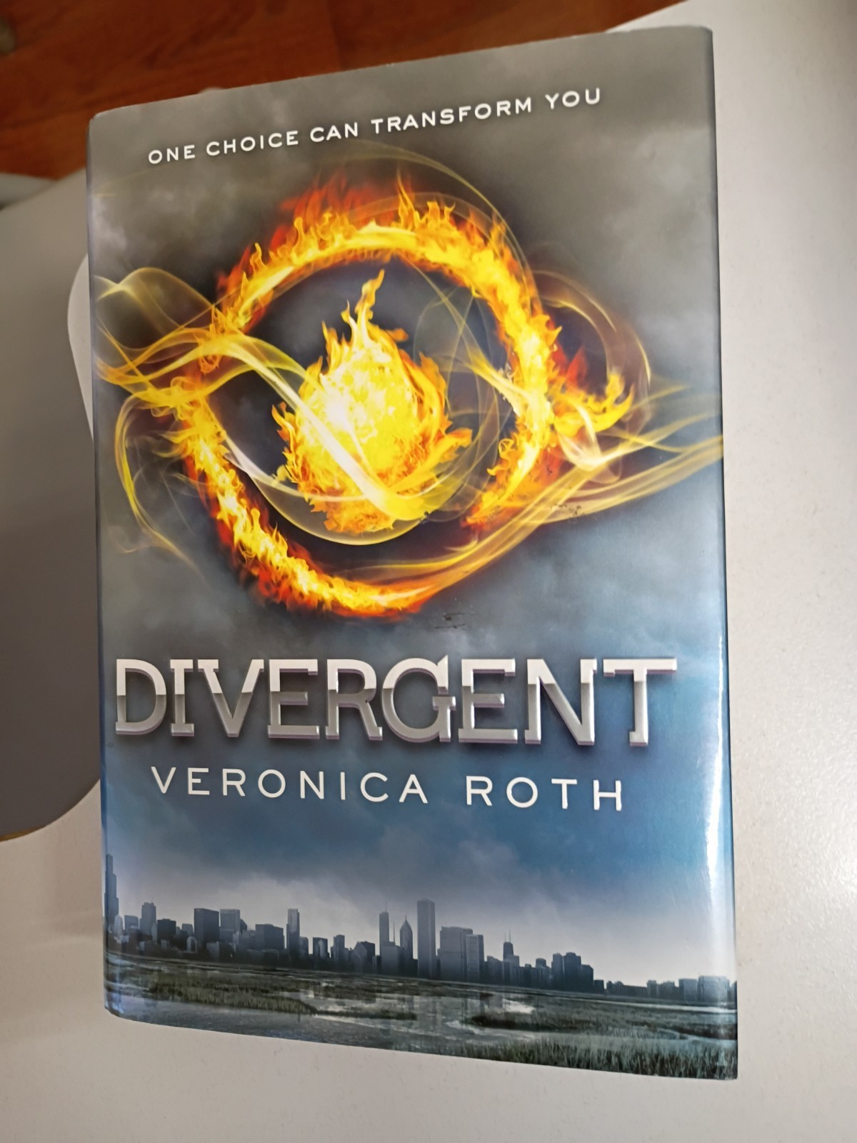 Divergent by Veronica Roth (2011, Hardcover)