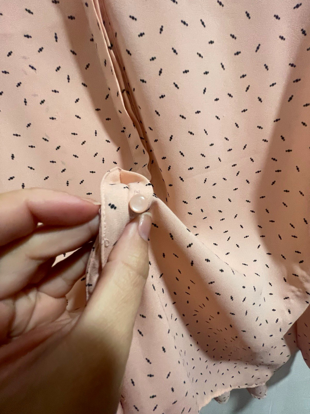 ELLE Women’s Pink Polka Dot V-Neck Puff Long Sleeve Smocked Button Blouse XL ELLE Women’s Pink Polka Dot V-Neck Puff Long Sleeve Smocked Button Blouse XL