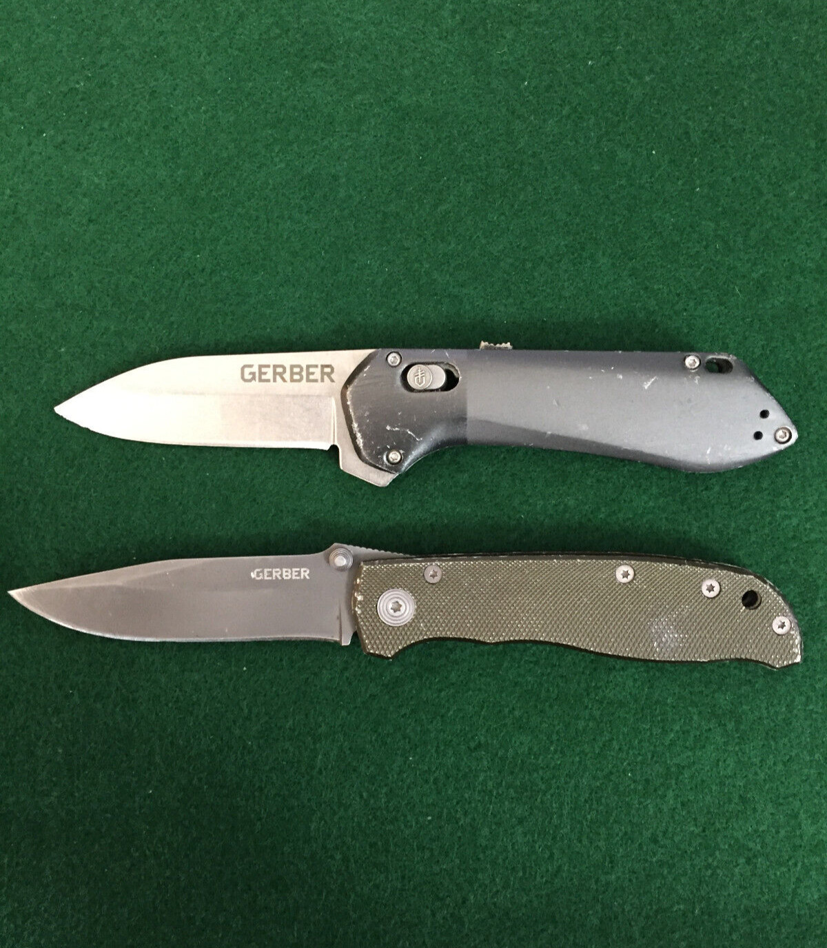 Lot of 2 Gerber knives 8970619A 2.5
