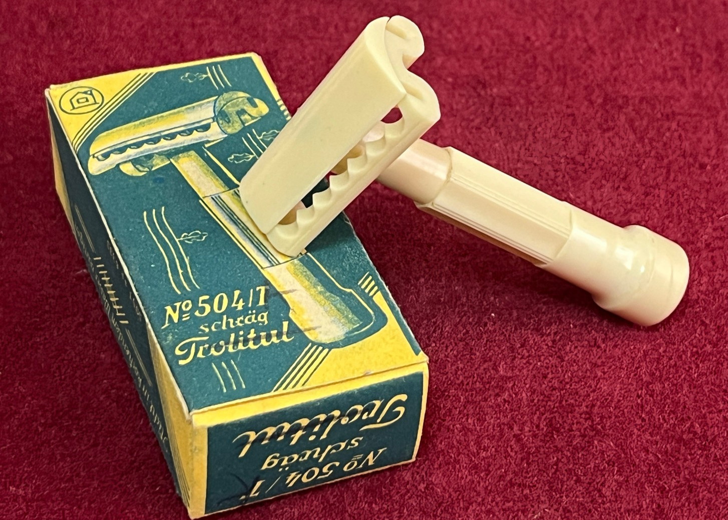 Antique WWII Military German Bakelite Safety Slant Razor Trotitul 504/T DRGM