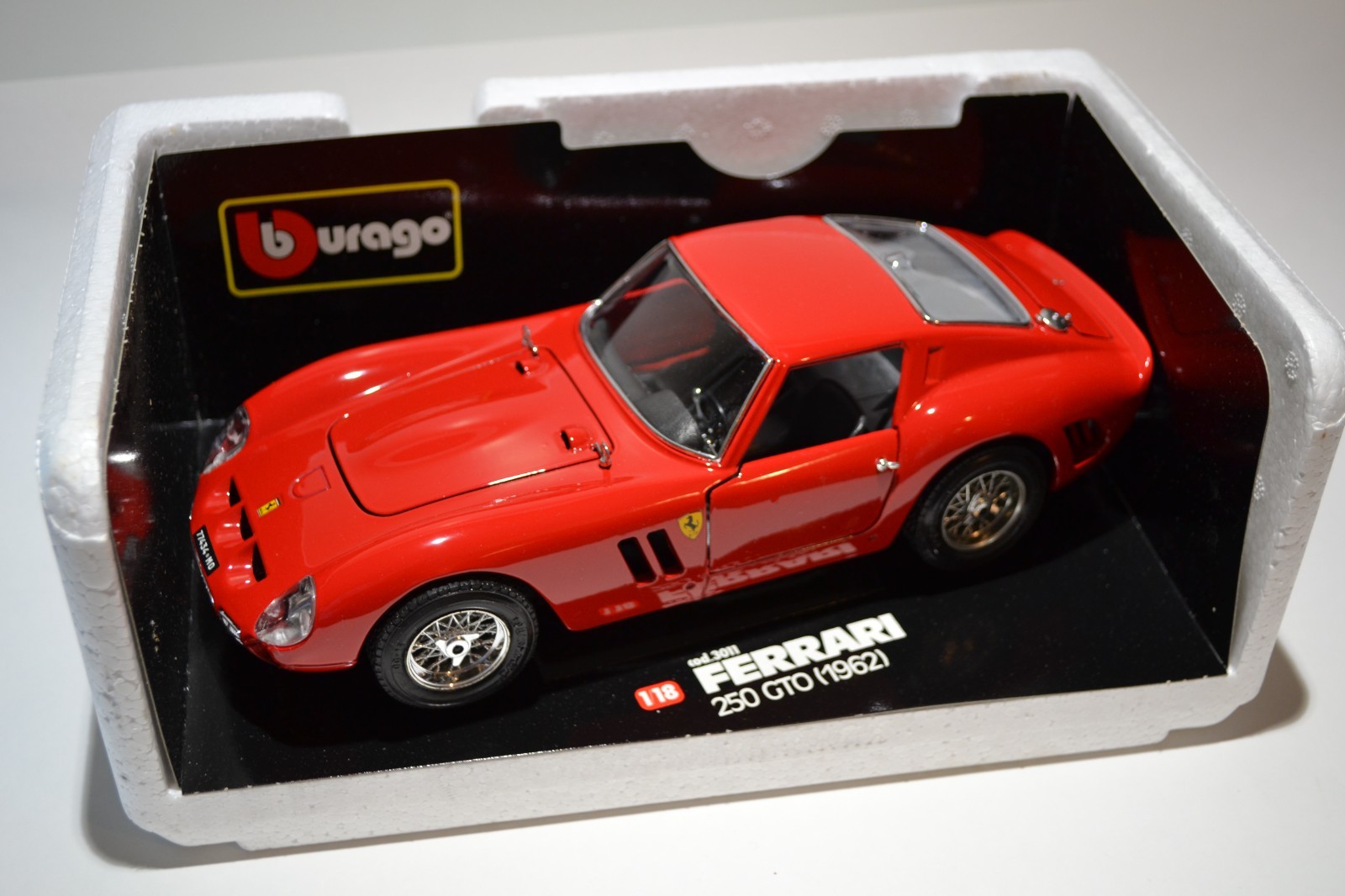 1962 FERRARI 250 GTO RED 1:18 by BURAGO 3011 VINTAGE ORIGINAL 1962 FERRARI 250 GTO RED 1:18 by BURAGO 3011 VINTAGE ORIGINAL