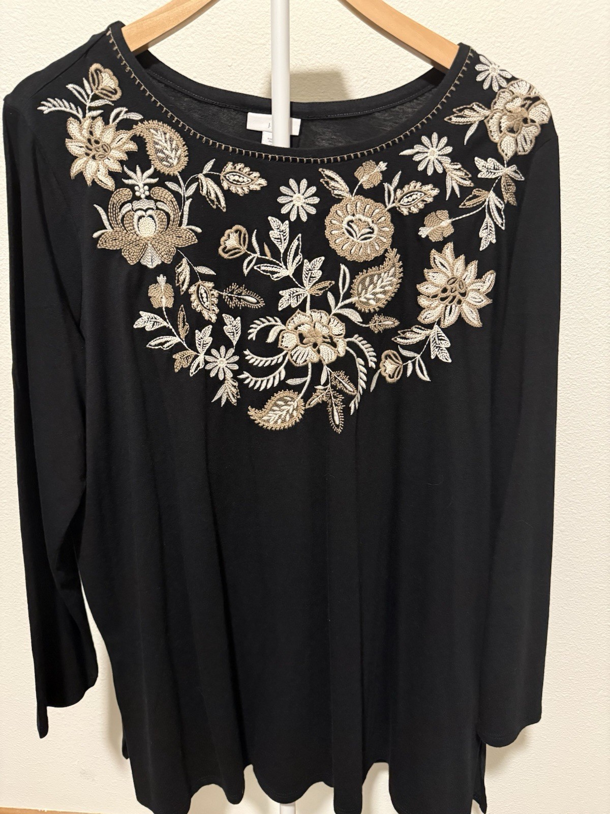 NWT J. Jill Embroidered Floral Knit Round Neck Longsleeve Top Black XL NWT J. Jill Embroidered Floral Knit Round Neck Longsleeve Top Black XL