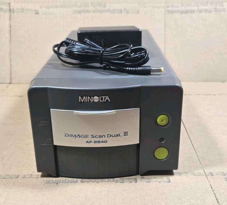 Minolta Dimage Scan Dual III AF2840 35mm Film Scanner 2820 DPI USB 2.0 Unit Only Minolta Dimage Scan Dual III AF2840 35mm Film Scanner 2820 DPI USB 2.0 Unit Only