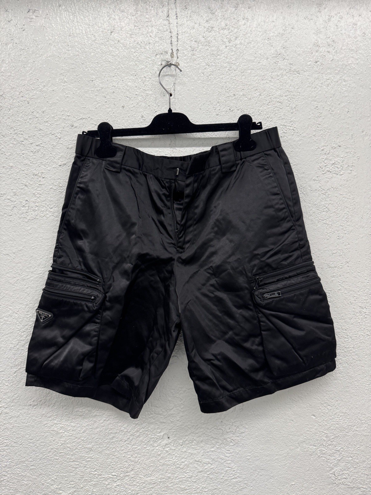 Prada Vintage Men\'s Glossy Black Nylon Cargo Shorts Waist 34 P19 Prada Vintage Men\'s Glossy Black Nylon Cargo Shorts Waist 34 P19