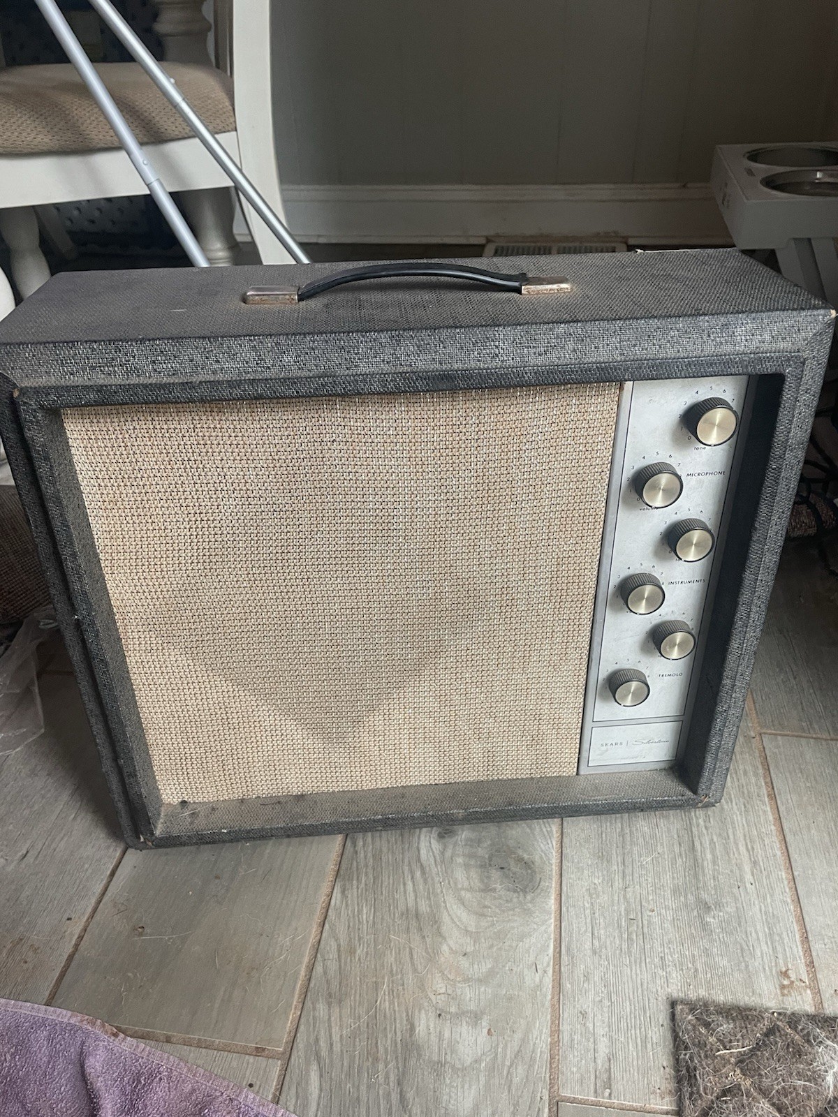 Vintage 1960s Sears Silvertone Model 1482 tube guitar amplifier Vintage 1960s Sears Silvertone Model 1482 tube guitar amplifier