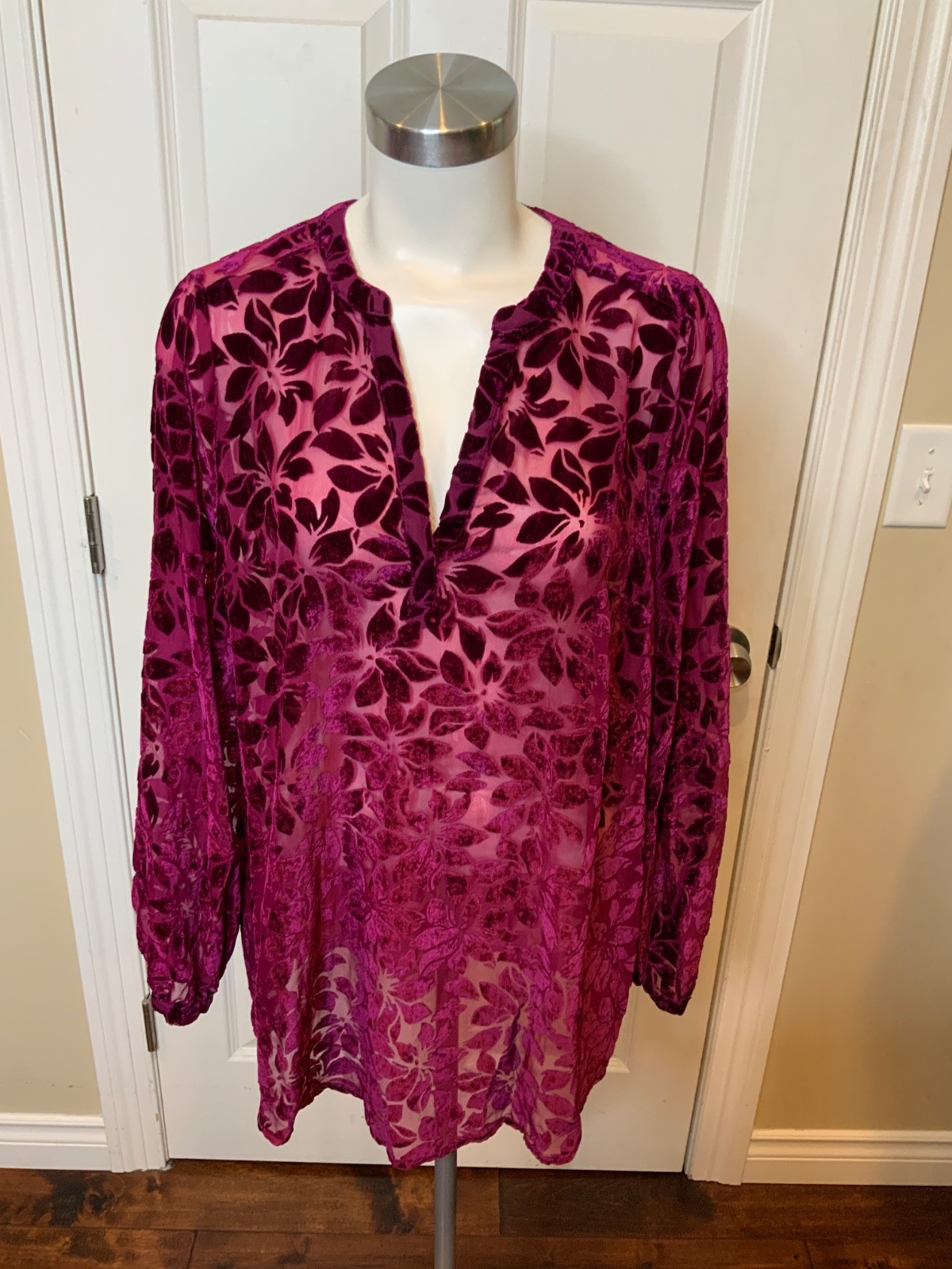 Torrid Fuchsia Floral Velvet Sheer Long Sleeve V-Neck Top, Size 0