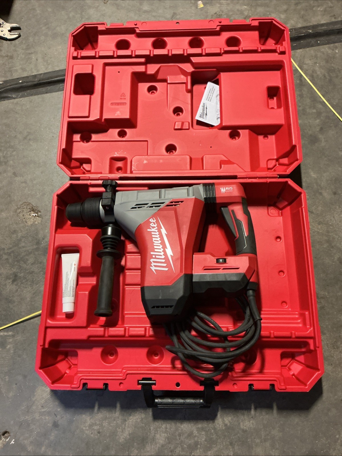 Milwaukee 1-3/4 in. SDS-MAX Rotary Hammer with Case - 5518-21 Milwaukee 1-3/4 in. SDS-MAX Rotary Hammer with Case - 5518-21