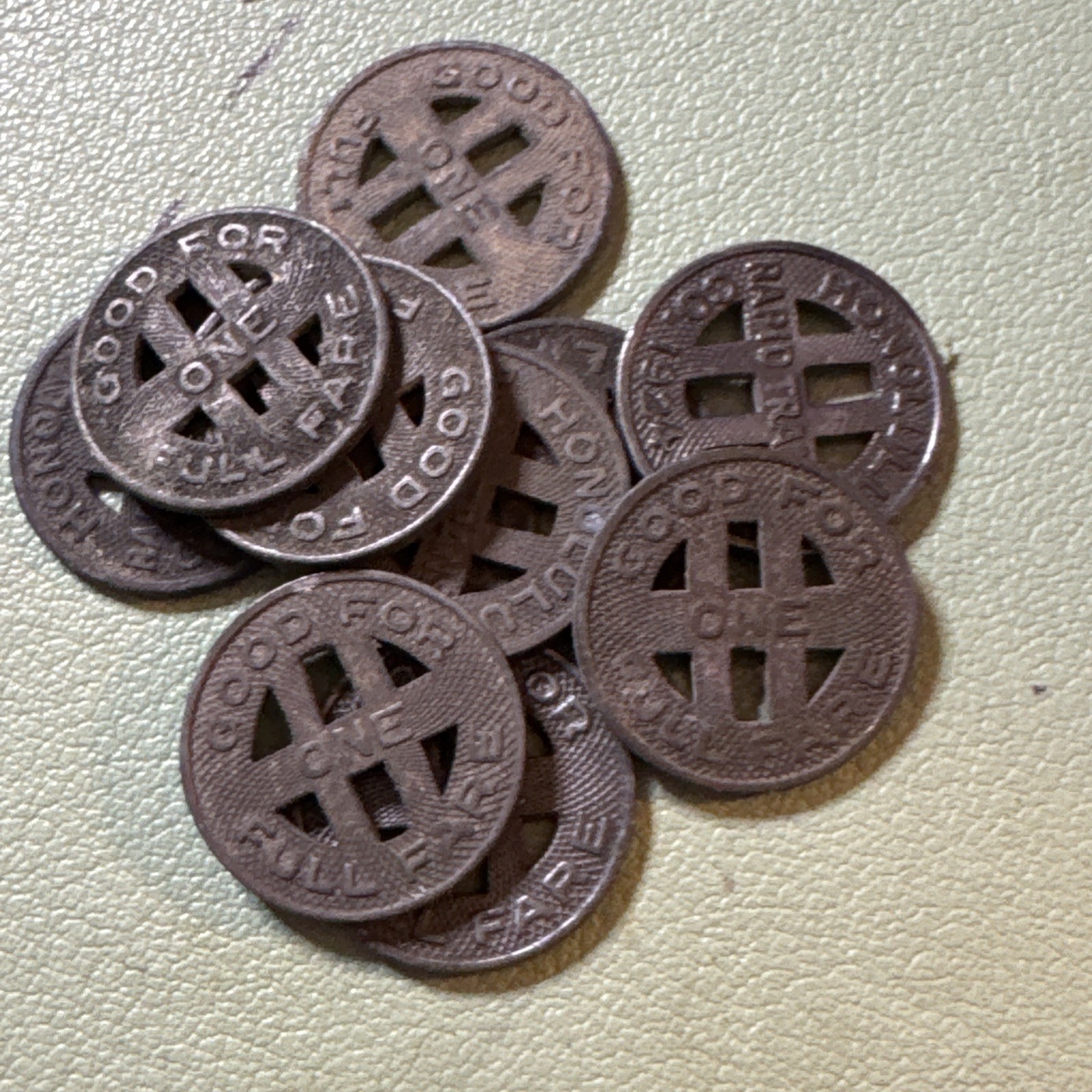 ANTIQUE 1924 HONOLULU RAPID TRANSIT TOKEN GOOD FOR ONE FARE Sz of 10c - 1 Token