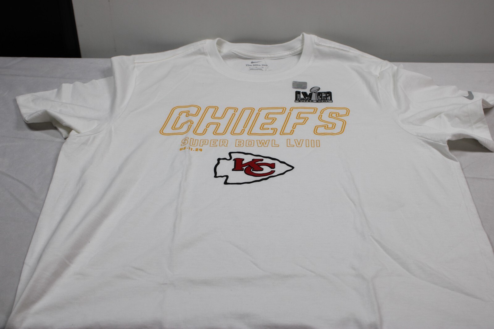 Nike Super Bowl 58 T-Shirt Men’s 2XL White Kansas City Chiefs The Nike Tee Nike Super Bowl 58 T-Shirt Men’s 2XL White Kansas City Chiefs The Nike Tee