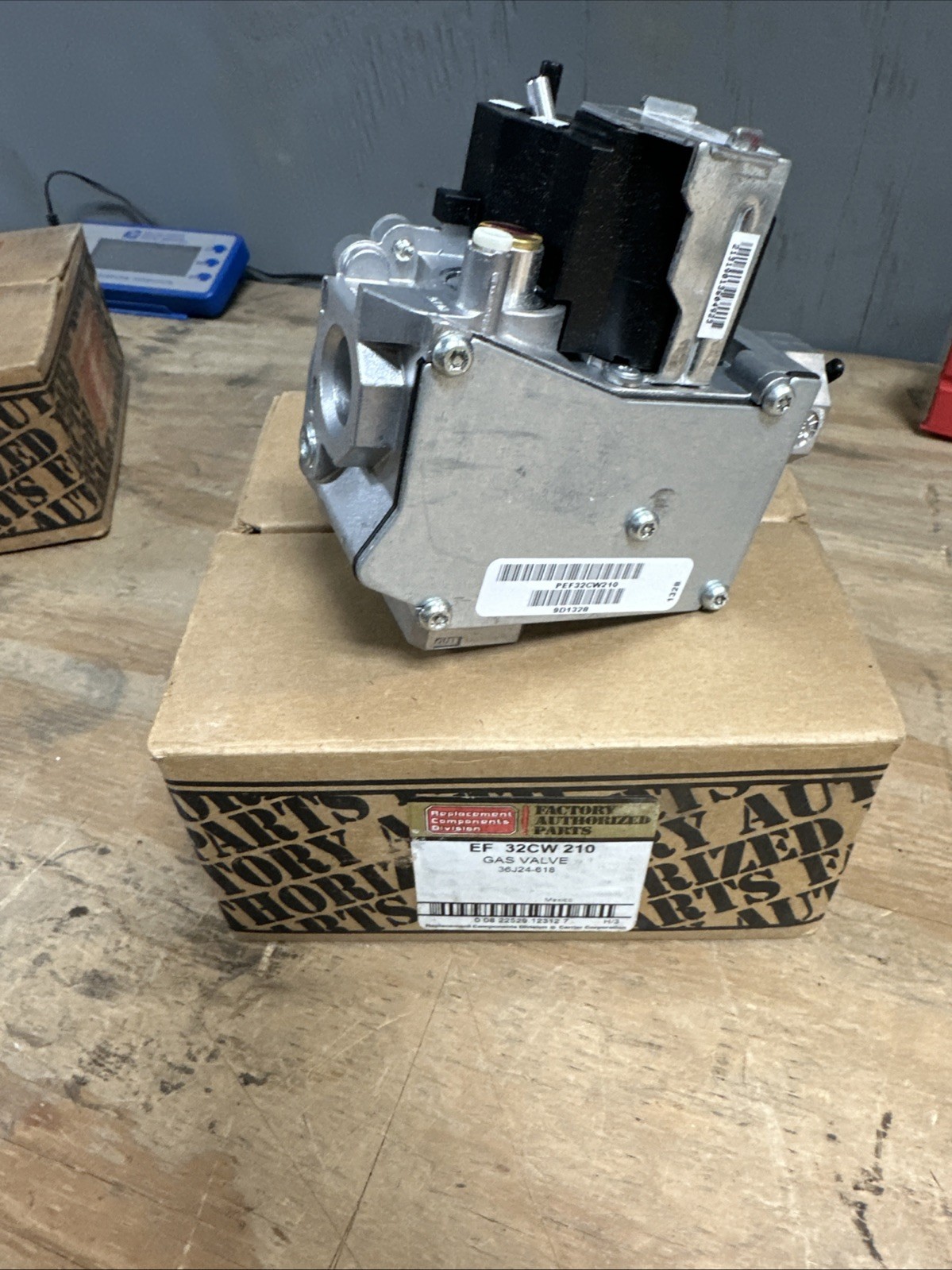 New Carrier EF32CW210 HVAC Gas Valve 24 Volt 50/60Hz 3.5 New Carrier EF32CW210 HVAC Gas Valve 24 Volt 50/60Hz 3.5