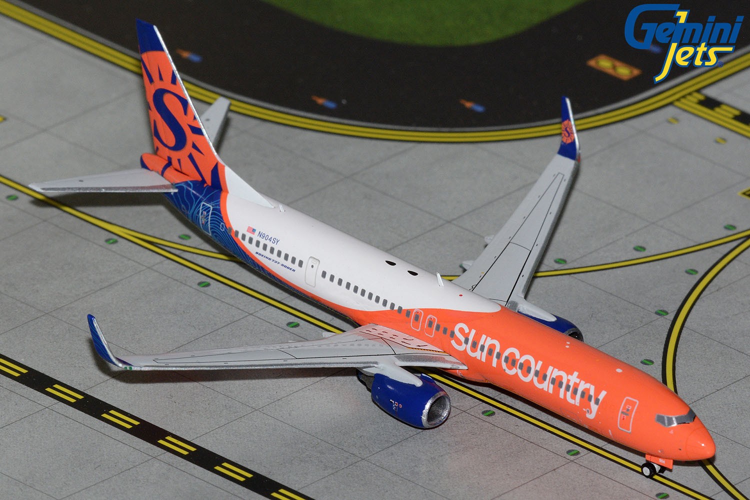 GeminiJets 1:400 Sun Country Boeing 737-900ER N904SY GJSCX2407 IN STOCK
