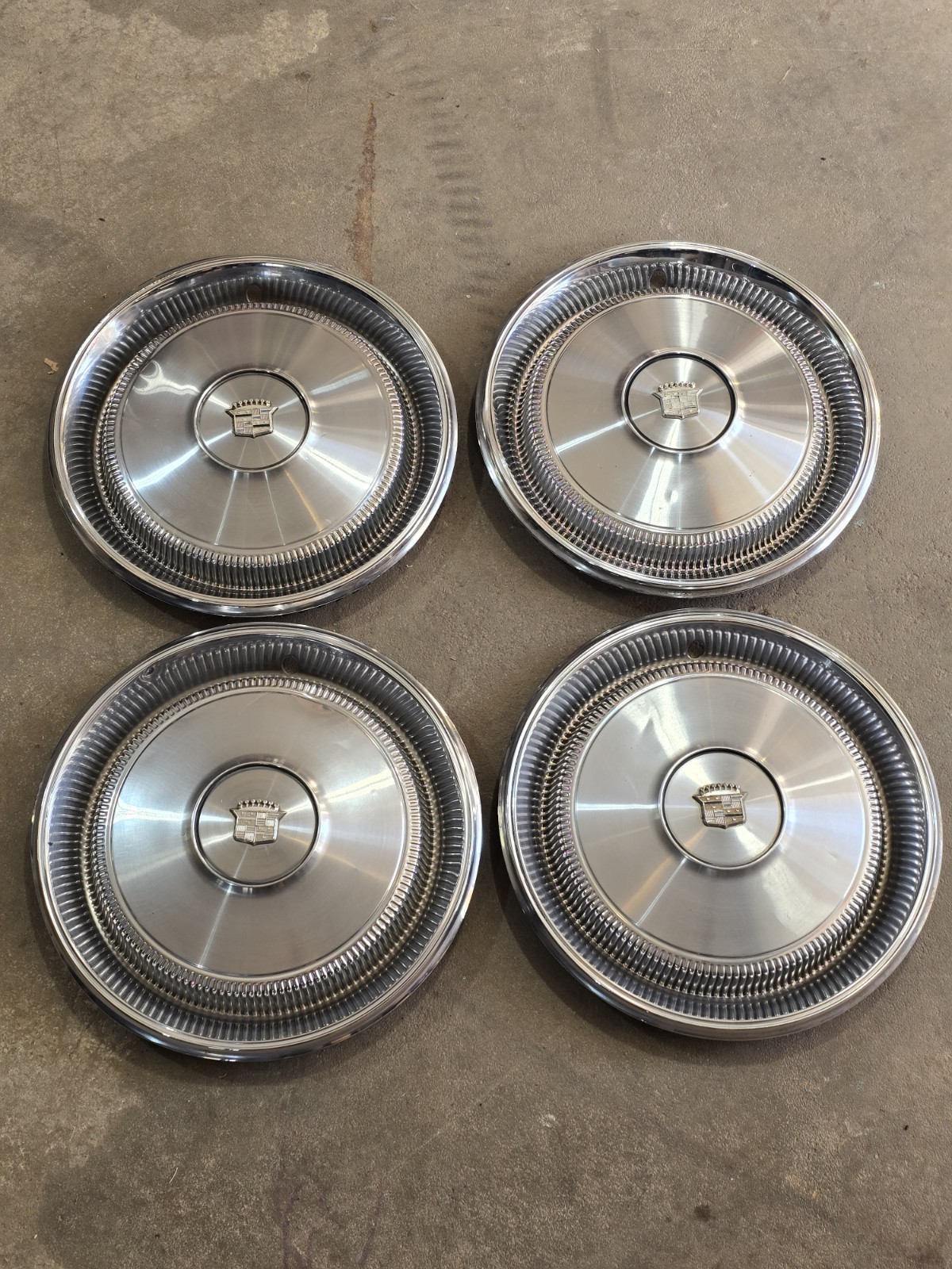  69 - 70 CADILLAC Deville Fleetwood Eldorado Hubcap Cap 15