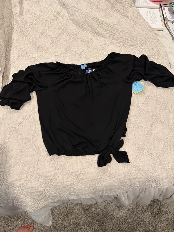 CeCe Black Ruffle Blouse/Top CeCe Black Ruffle Blouse/Top