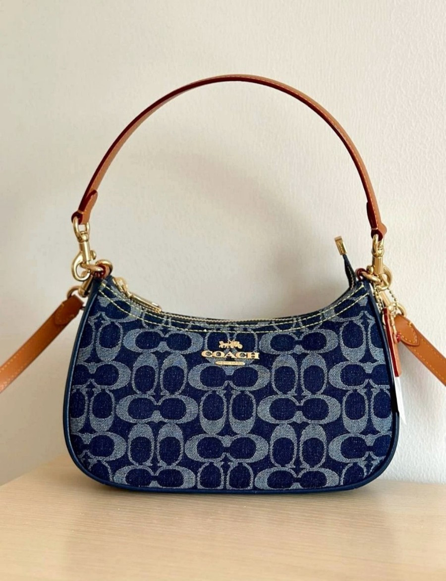 Coach CAF82 Denim/Natural Teri Shoulder Bag Signature Denim Outlet Products Coach CAF82 Denim/Natural Teri Shoulder Bag Signature Denim Outlet Products