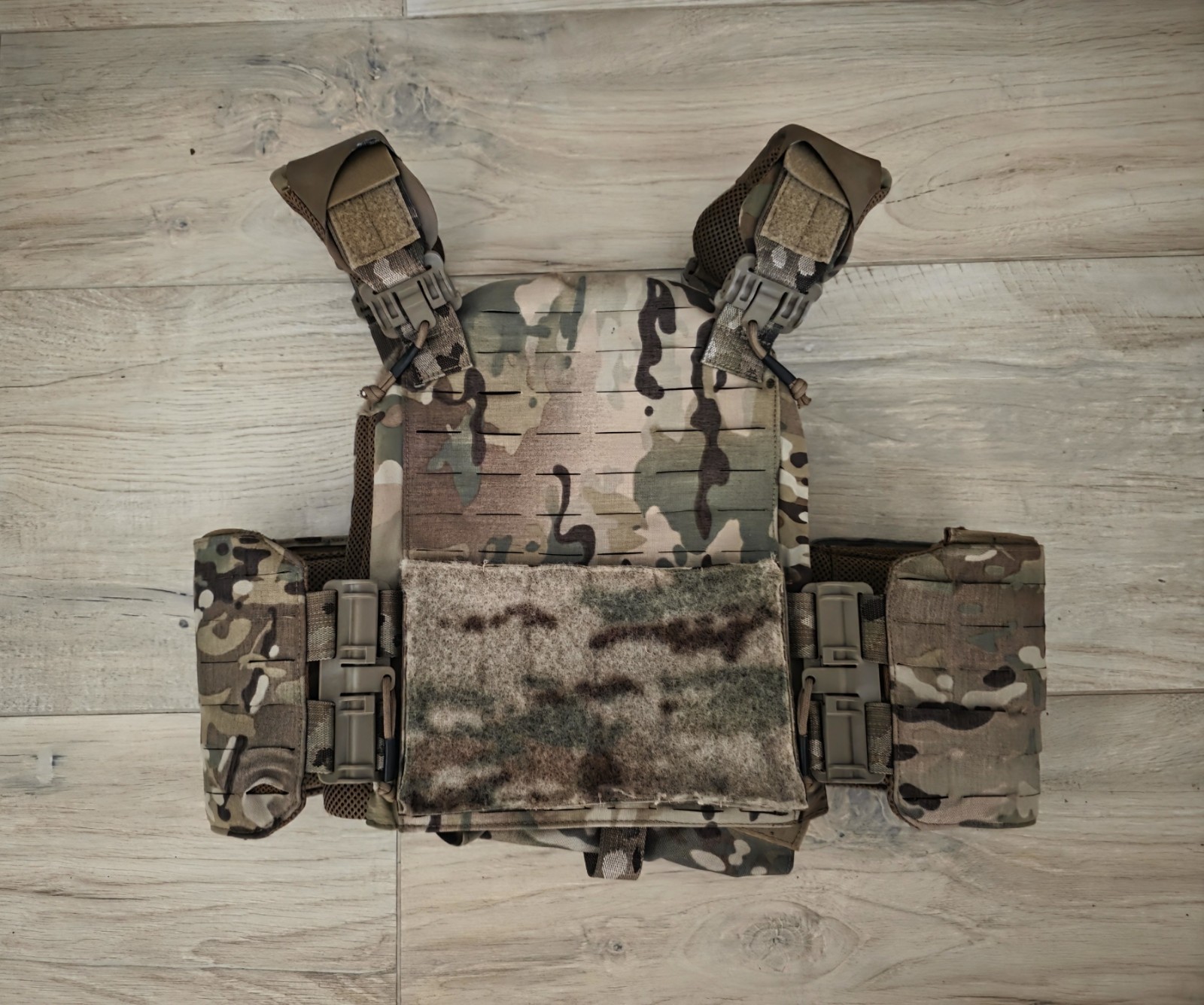 First Spear STRANDHOGG v1 vest MULTICAM + accessories First Spear STRANDHOGG v1 vest MULTICAM + accessories