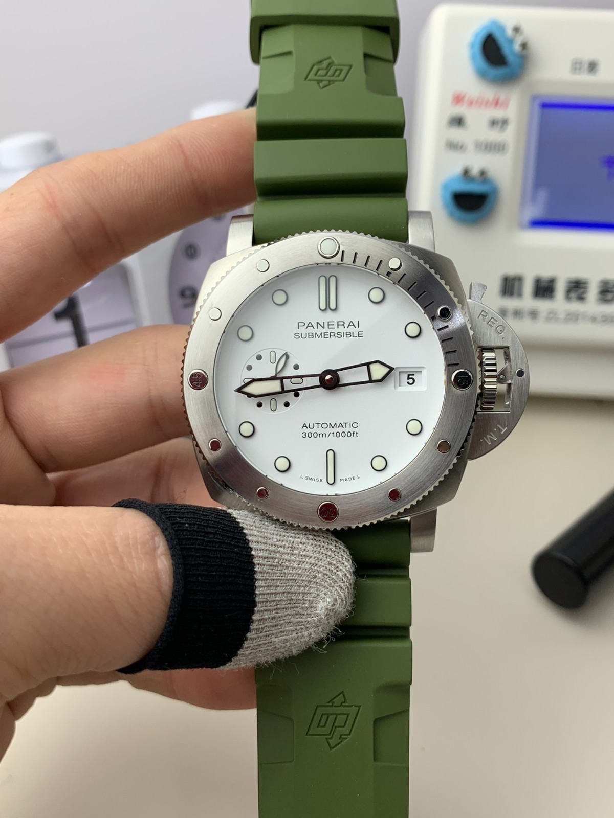 Panerai men's automatic mechanical movement 44mm white dial rubber strap Panerai men's automatic mechanical movement 44mm white dial rubber strap