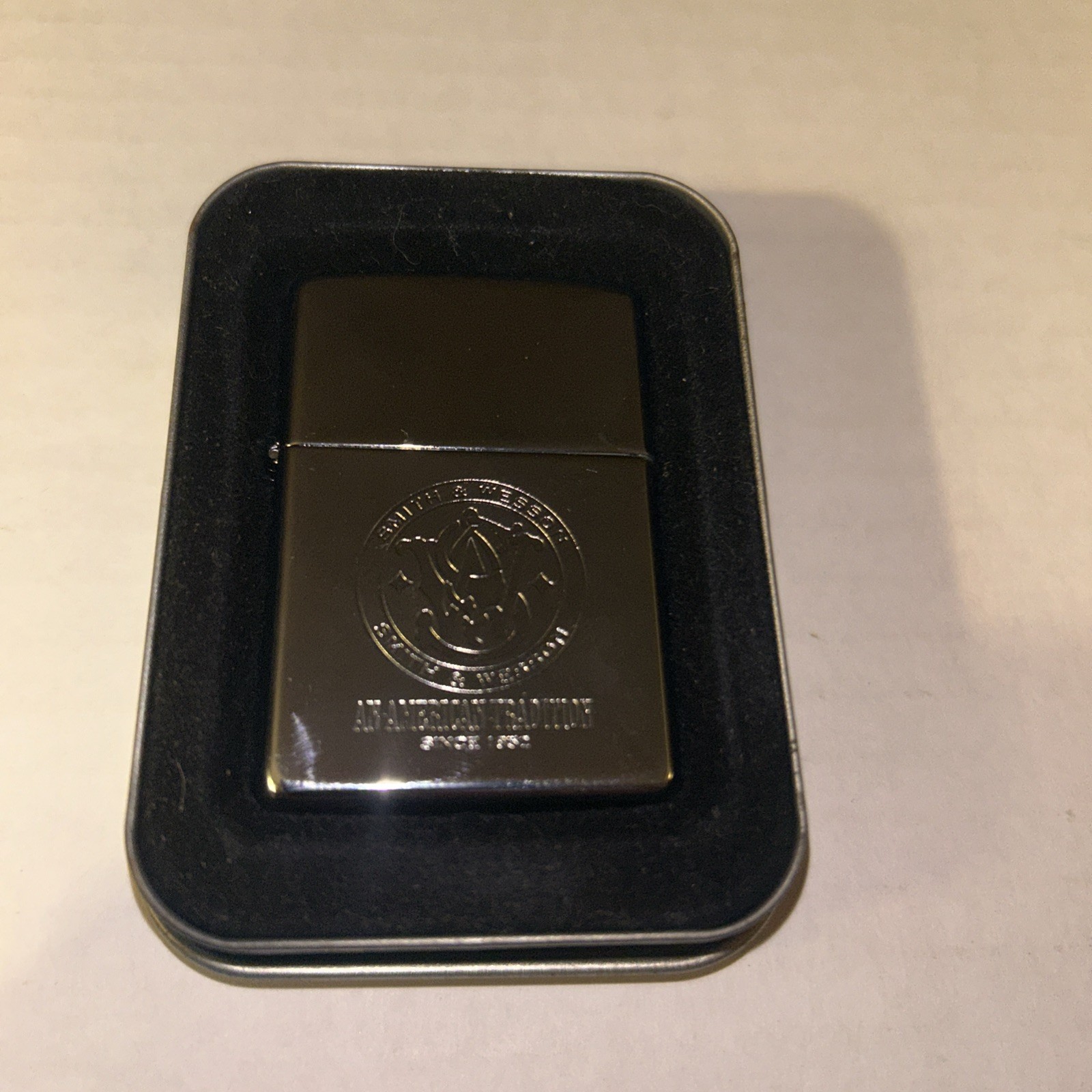 SMITH & WESSON LOGO AN AMERICAN TRADITION ZIPPO LIGHTER MINT IN BOX 1998