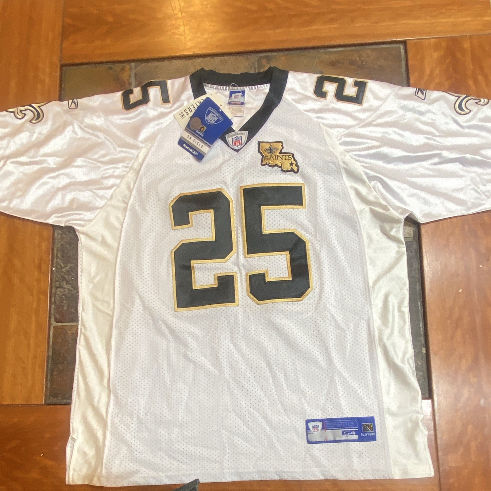 Reggie Bush Signed New Orleans Saints #25 White Football Jersey Reggie Bush Signed New Orleans Saints #25 White Football Jersey