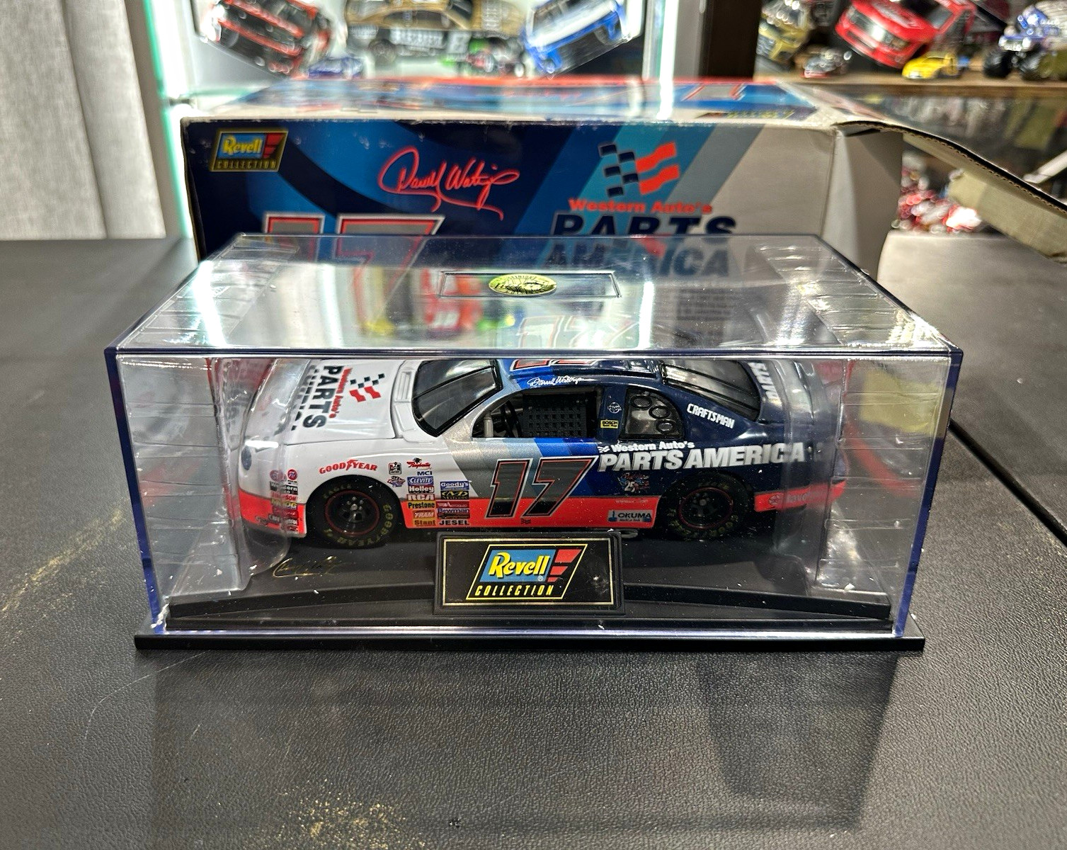 Revell Collection 1:24 Darrell Waltrip 1997 Chevy Monte Carlo #17 NASCAR