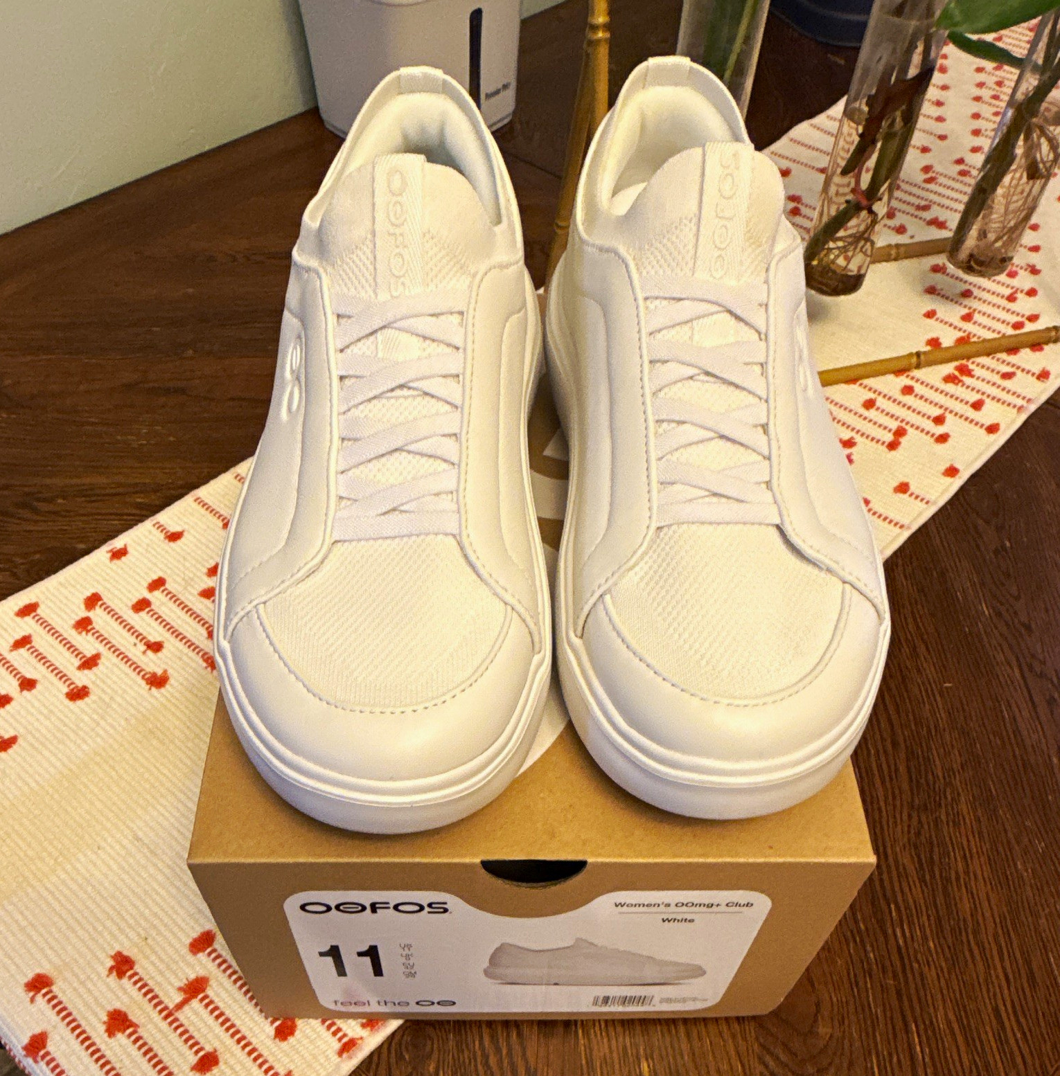 OOFOS OOmG+ Club Women\'s White Lace-Up Comfort Sneakers US 11