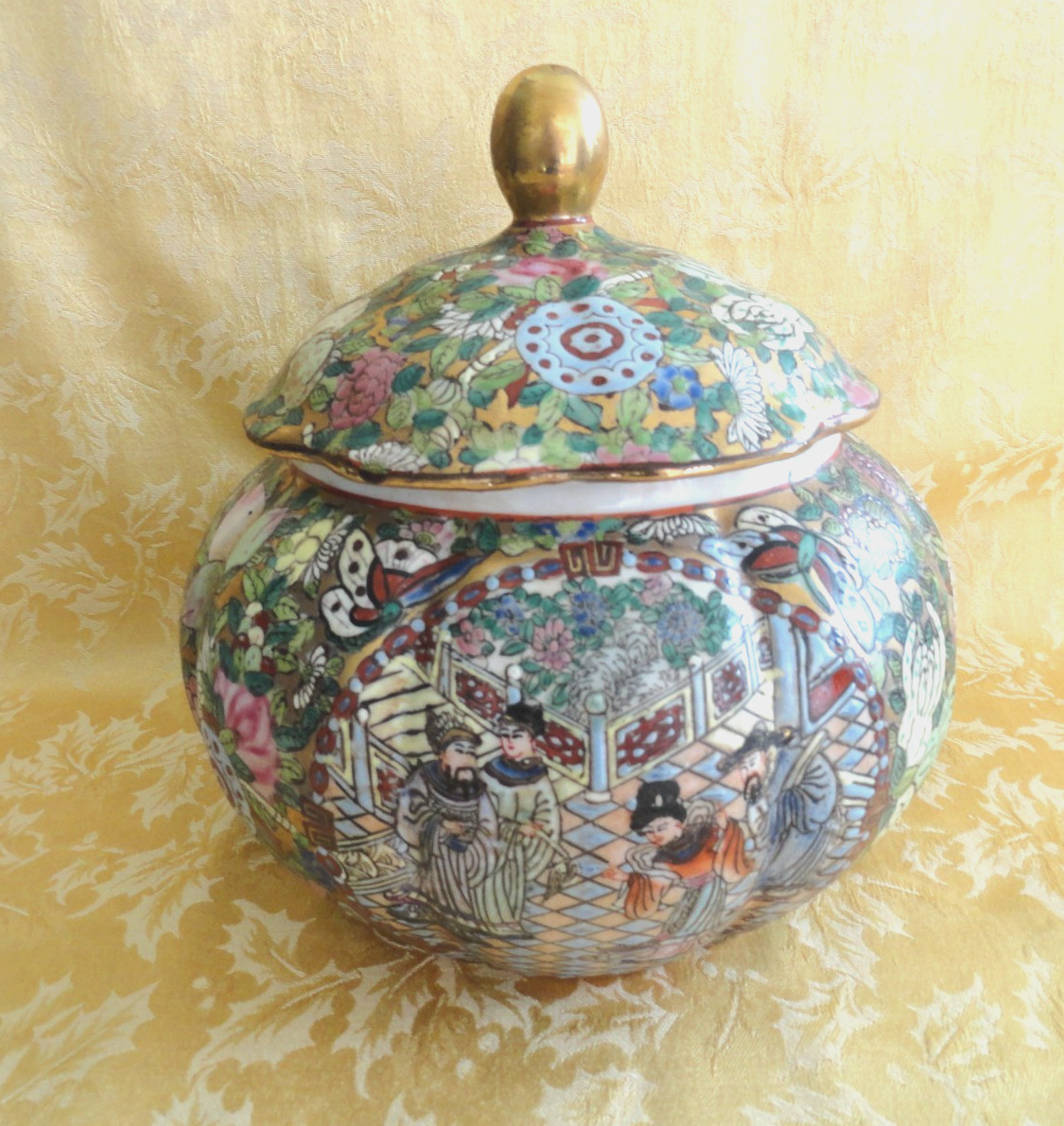 Large Chinese Republic Period Porcelain Famille Rose Kamcheng Covered Jar Large Chinese Republic Period Porcelain Famille Rose Kamcheng Covered Jar