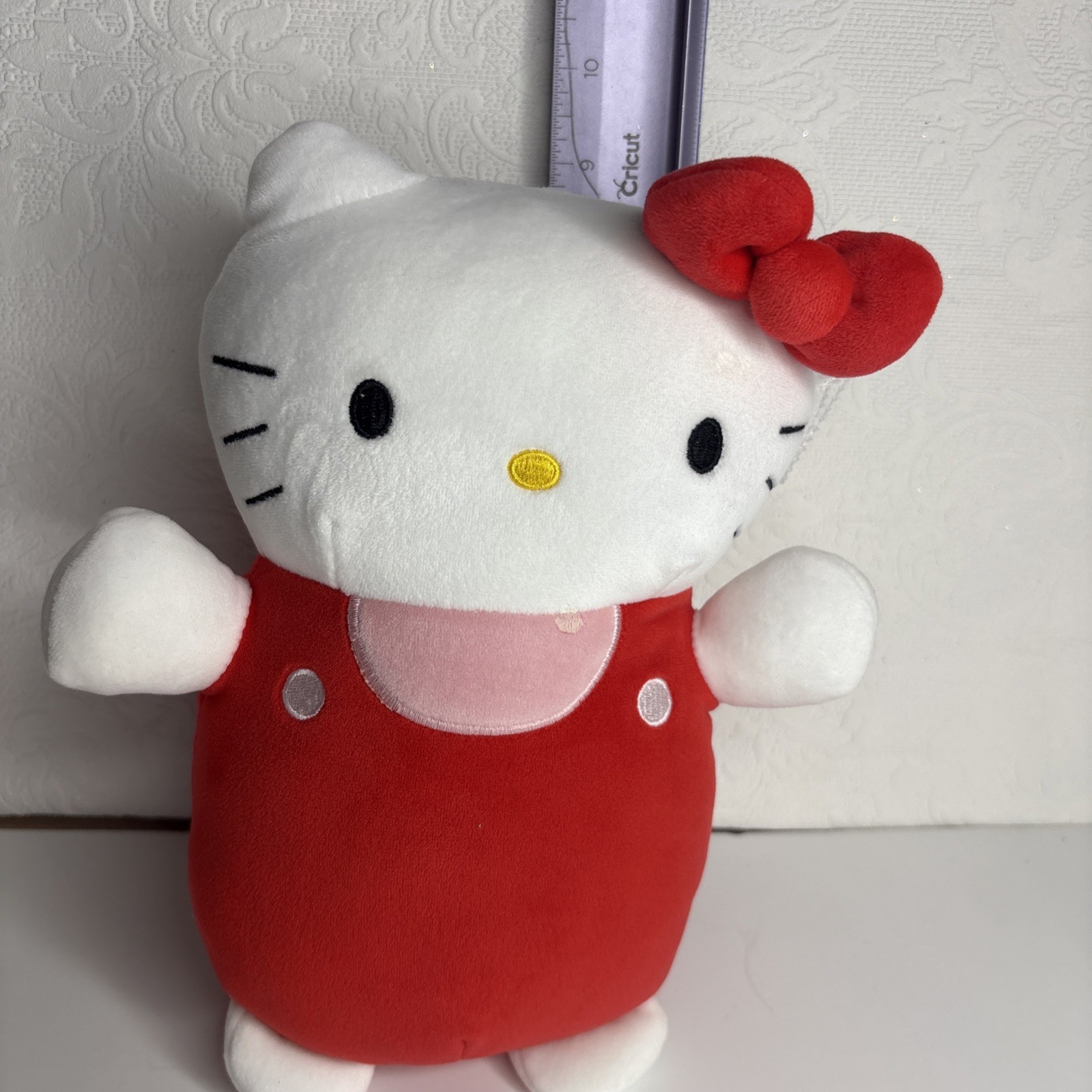 Sanrio Hello Kitty Stuffed Toy Plush (Standard) M Size Doll Sanrio Hello Kitty Stuffed Toy Plush (Standard) M Size Doll