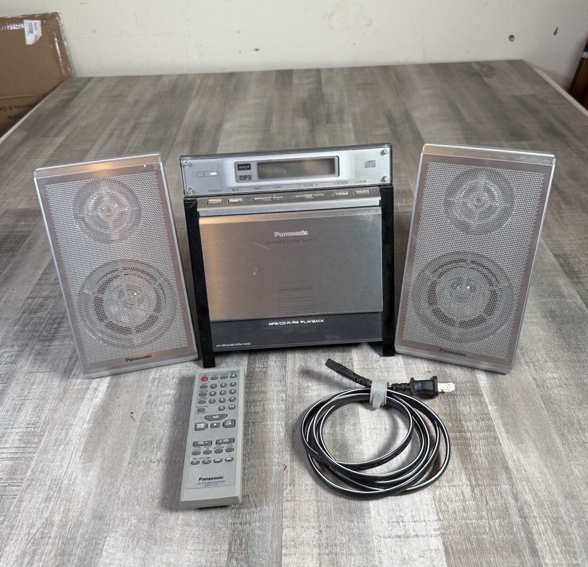 Panasonic SA-EN 17 Bookshelf MP3/CD/AM/FM Stereo With Remote Works Great Panasonic SA-EN 17 Bookshelf MP3/CD/AM/FM Stereo With Remote Works Great