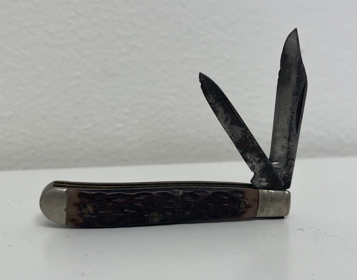 CAMILLUS NEW YORK USA VINTAGE 21 BONE DOGLEG PEANUT POCKET KNIFE AS FOUND CAMILLUS NEW YORK USA VINTAGE 21 BONE DOGLEG PEANUT POCKET KNIFE AS FOUND