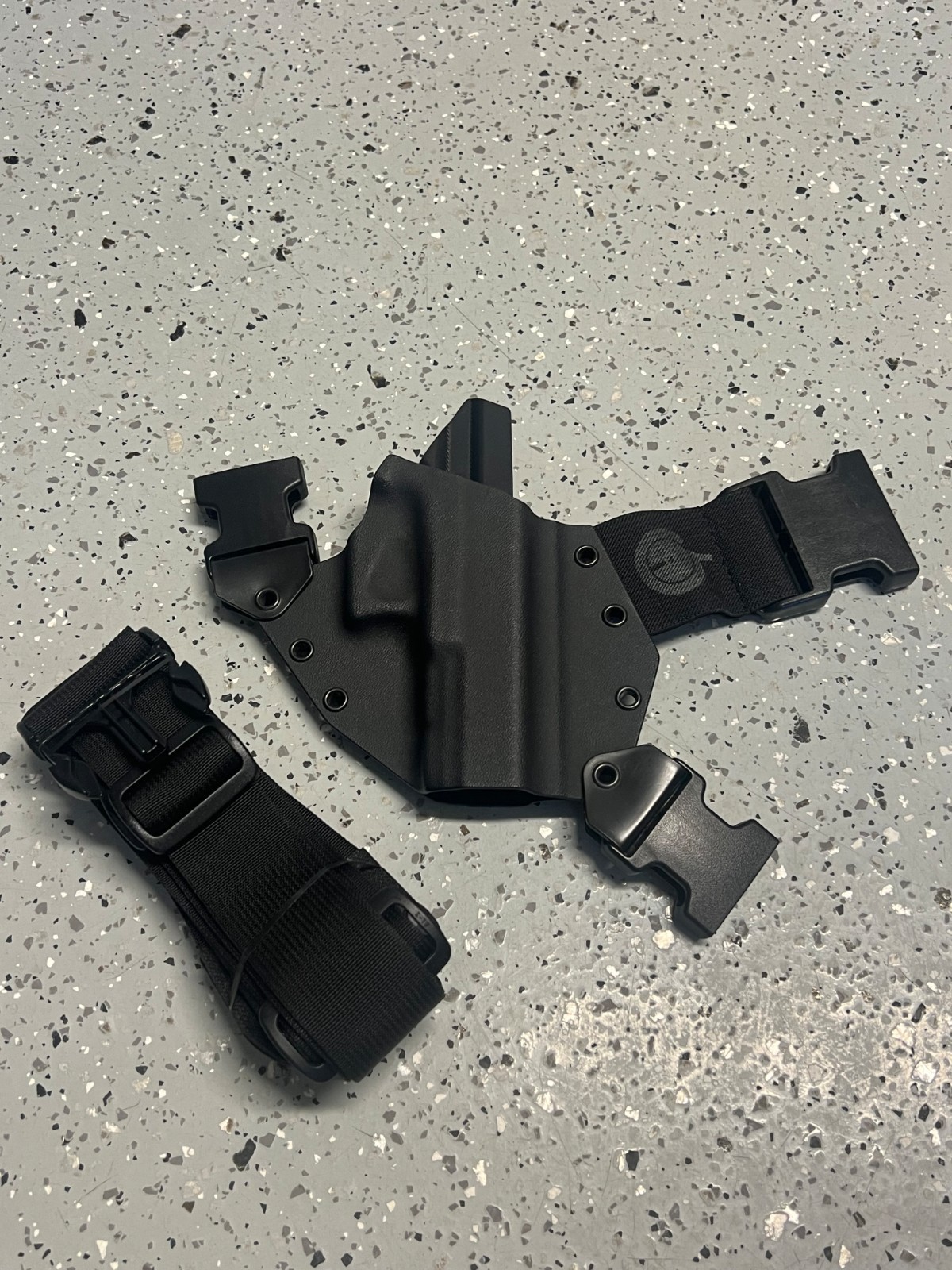 Gunfighters Inc Kenai Kydex Chest Holster Glock 20/21/40 RH - NEW / UNUSED Gunfighters Inc Kenai Kydex Chest Holster Glock 20/21/40 RH - NEW / UNUSED