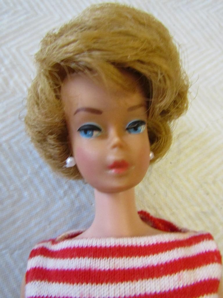 VINTAGE BLONDE BUBBLECUT BARBIE DOLL IN PACK CLOTHES 1960\'S