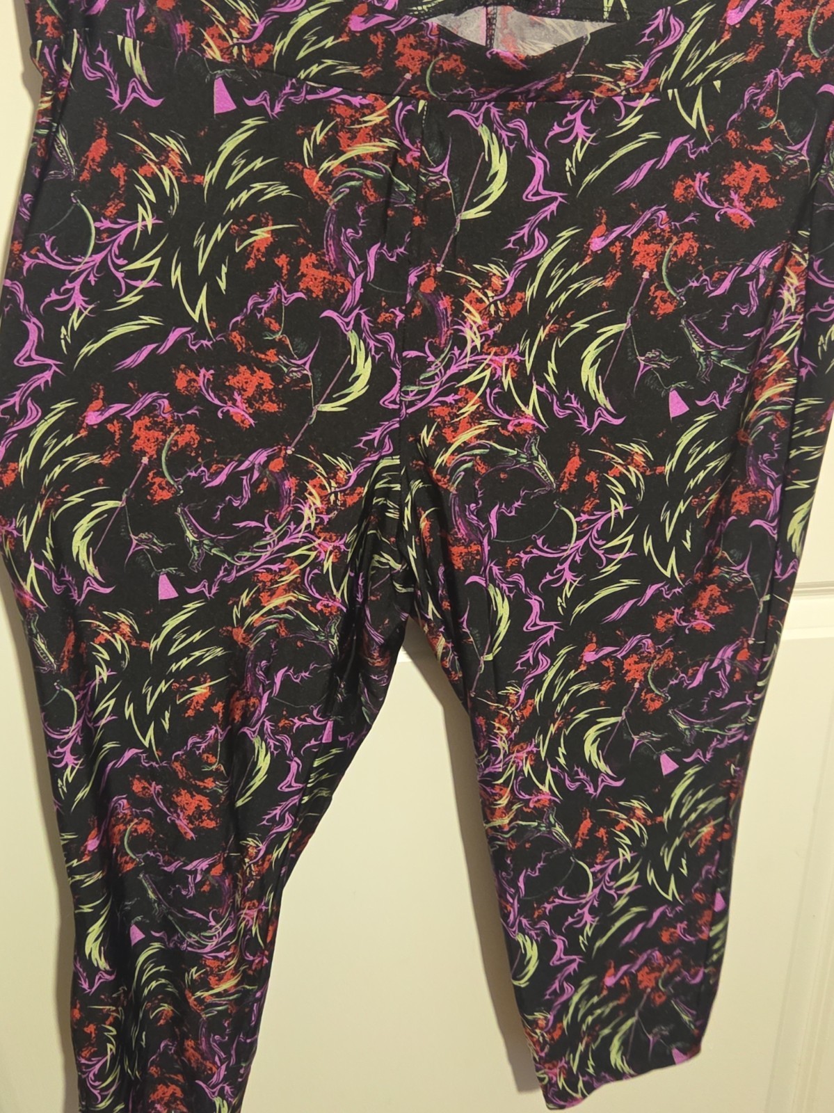Torrid Disney Villains Leggings Womens Size 3 Plus Maleficent Neon Black Torrid Disney Villains Leggings Womens Size 3 Plus Maleficent Neon Black