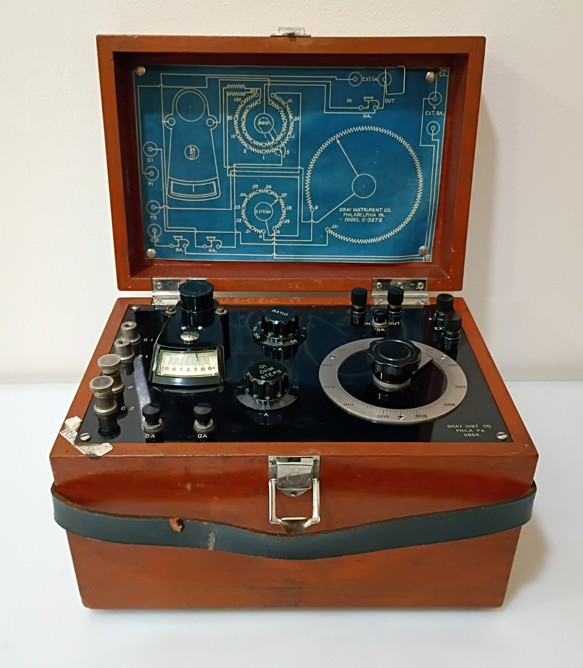 Vintage Precision Resistance Bridge Model E‑3272 - Wheatstone bridge