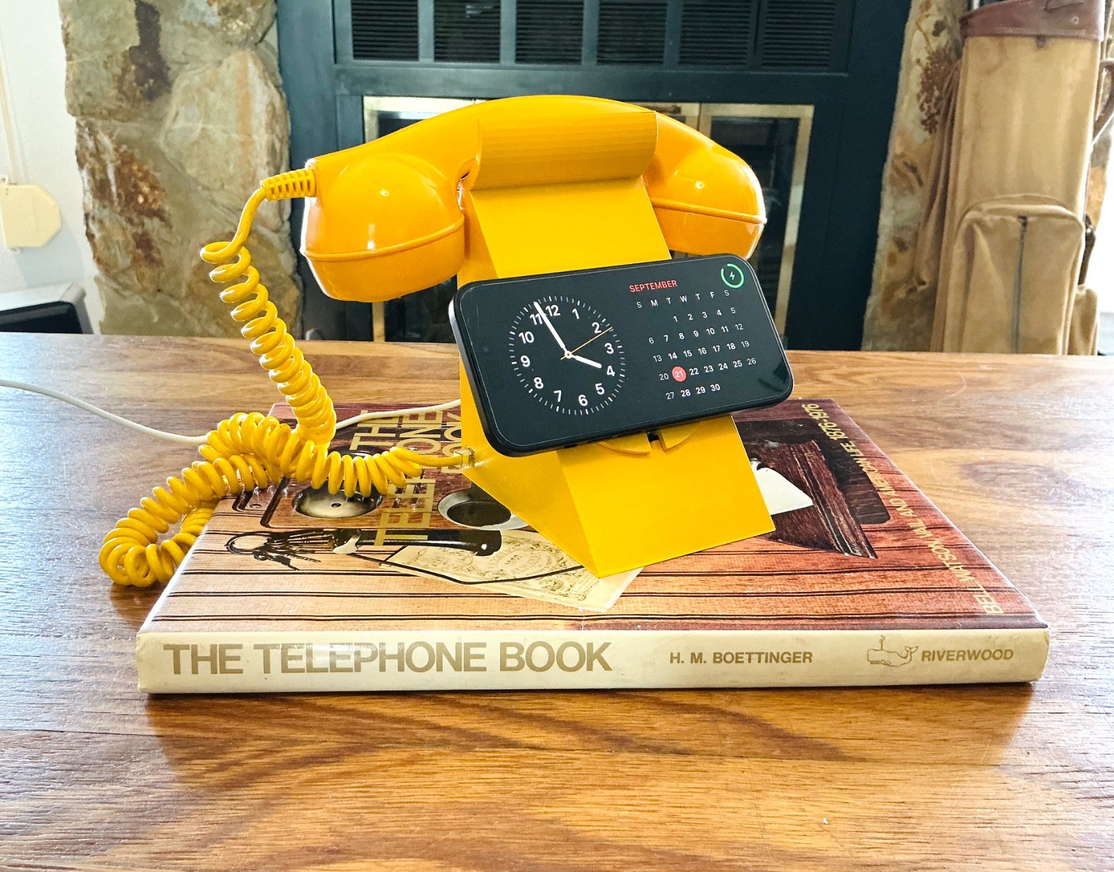 Cell Phone Apple MagSafe Cell Phone Charging Dock Vintage Telephone Handset
