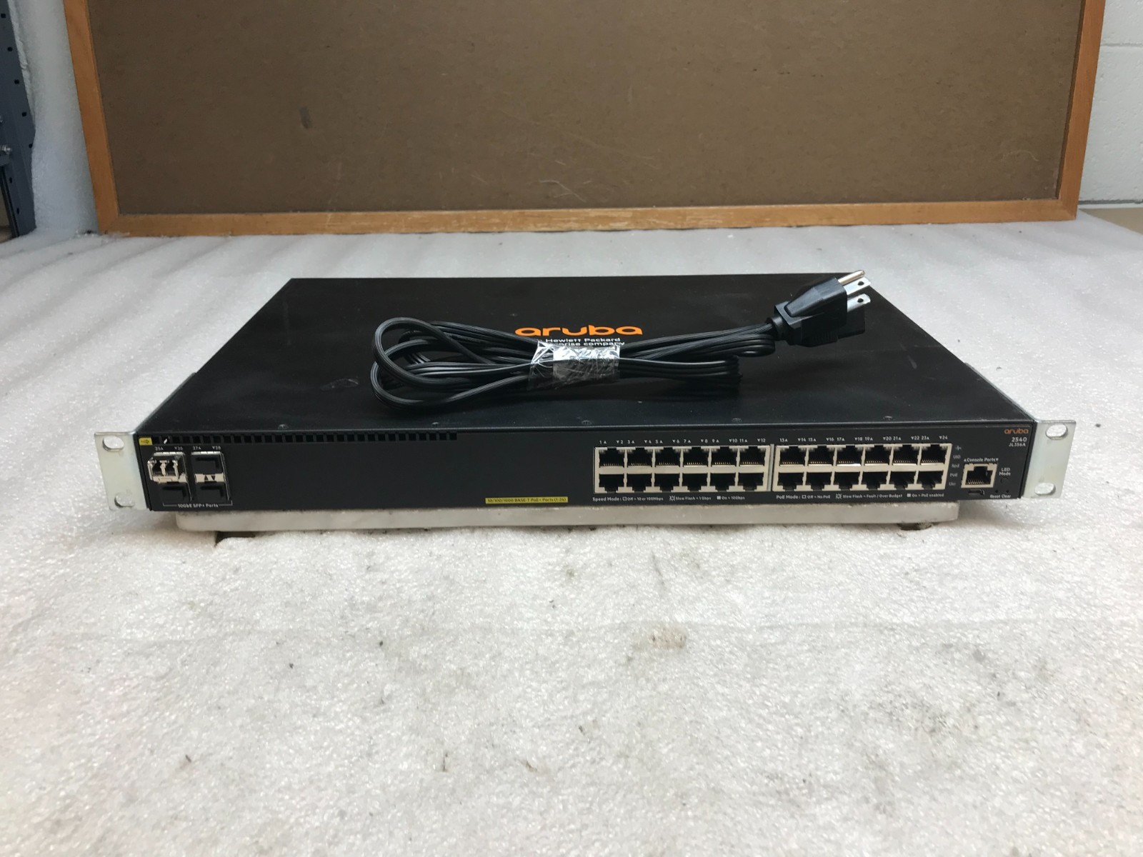 Aruba 2540 JL356A 28-Port GbE Switch 24x GbE PoE+ 4x 10G SFP+ w/ Ears & Cord