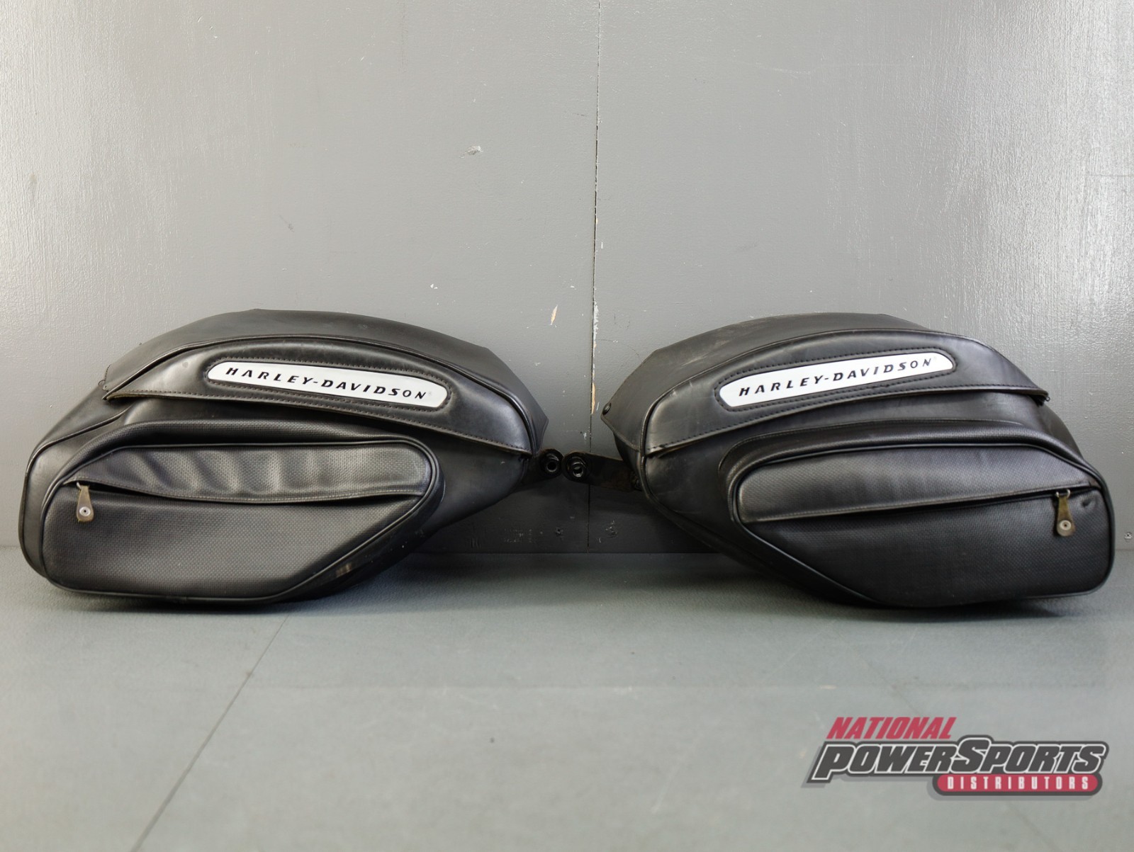 2002 - 2006 GENUINE HARLEY DAVIDSON VRSCA VRSCB V-ROD LEATHER SADDLEBAGS + MOUNT