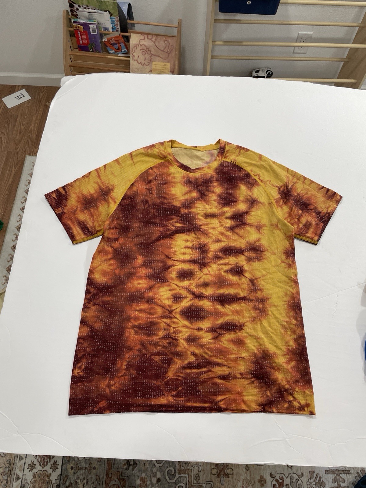 Lululemon Metal Vent Tech Short Sleeve Shirt Orange Yellow Tie-Dye Size Medium Lululemon Metal Vent Tech Short Sleeve Shirt Orange Yellow Tie-Dye Size Medium