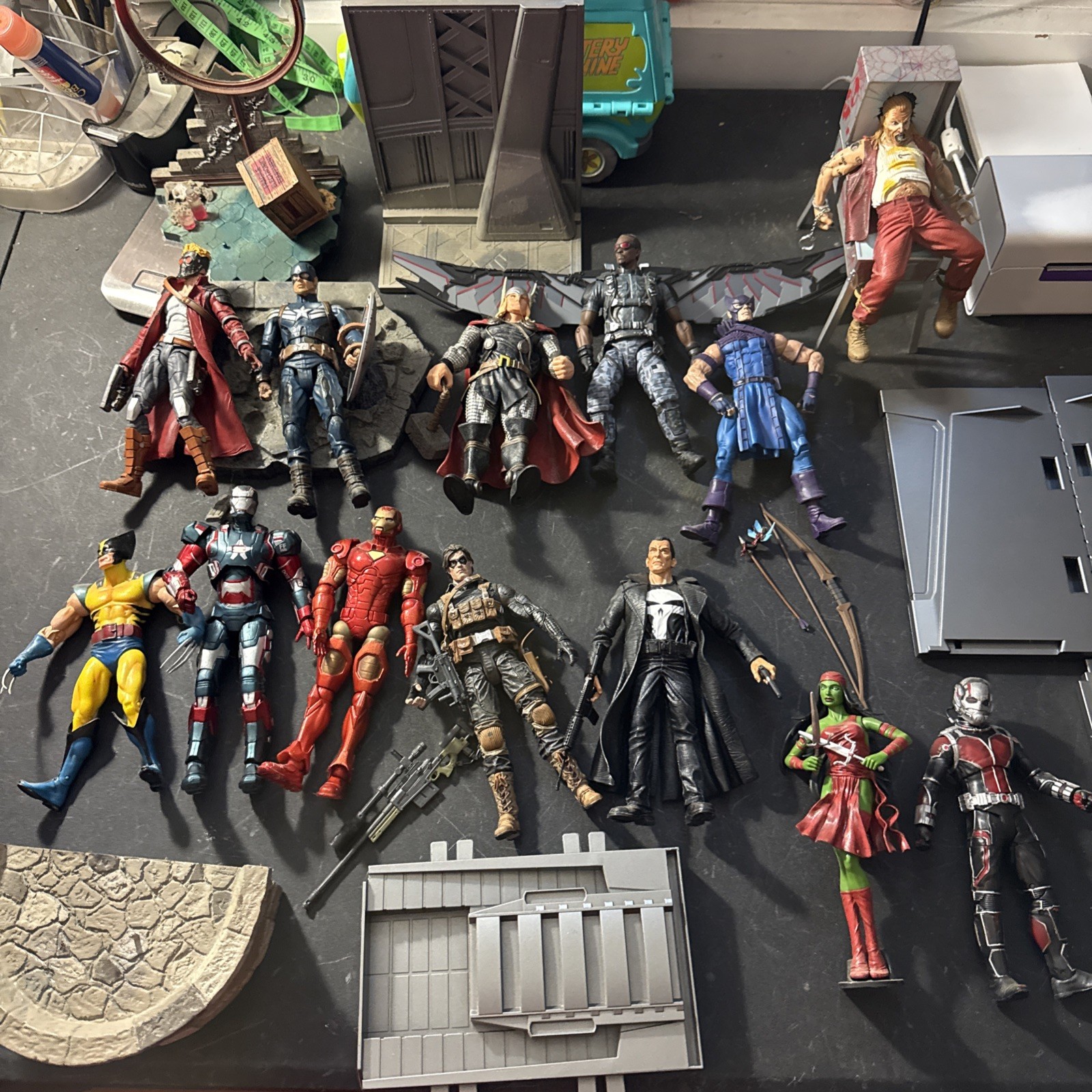 marvel diamond select Lot Of 12 Figures And Bases Punisher Wolverine Falcon 