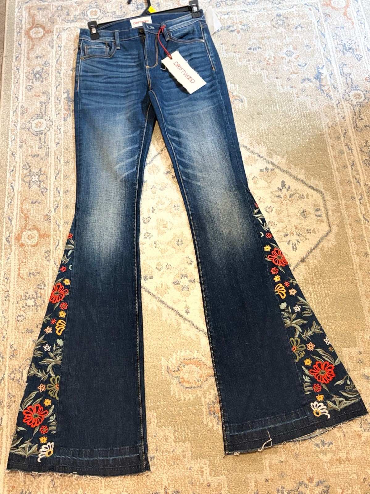 Driftwood Farrah Women\'s Floral Embroidered Flare Leg Raw Hem 24x34. NEW