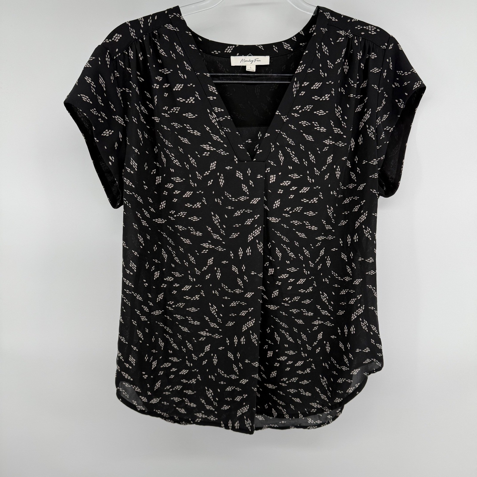 Monday Fun Womens Black Geometric Print V-Neck Short Sleeve Blouse Large Monday Fun Womens Black Geometric Print V-Neck Short Sleeve Blouse Large