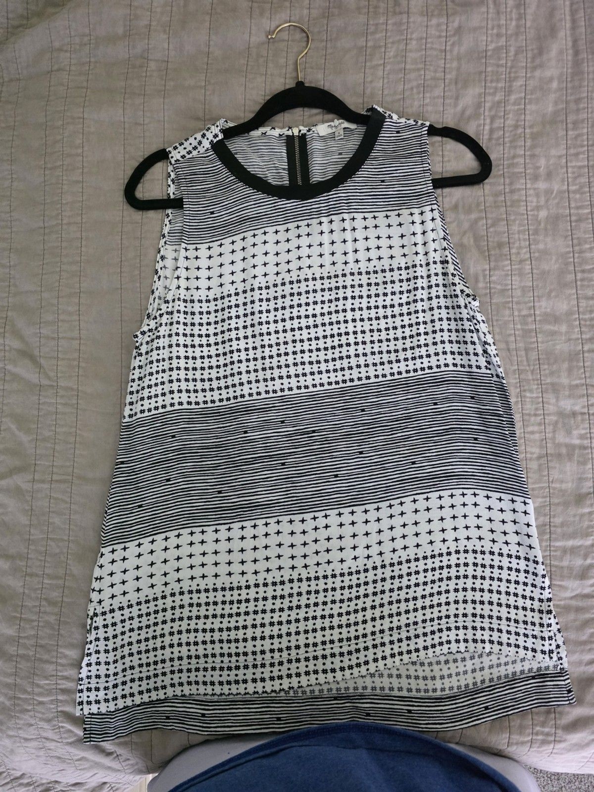 Madewell Sleeveless Black And White Tank. Madewell Sleeveless Black And White Tank.