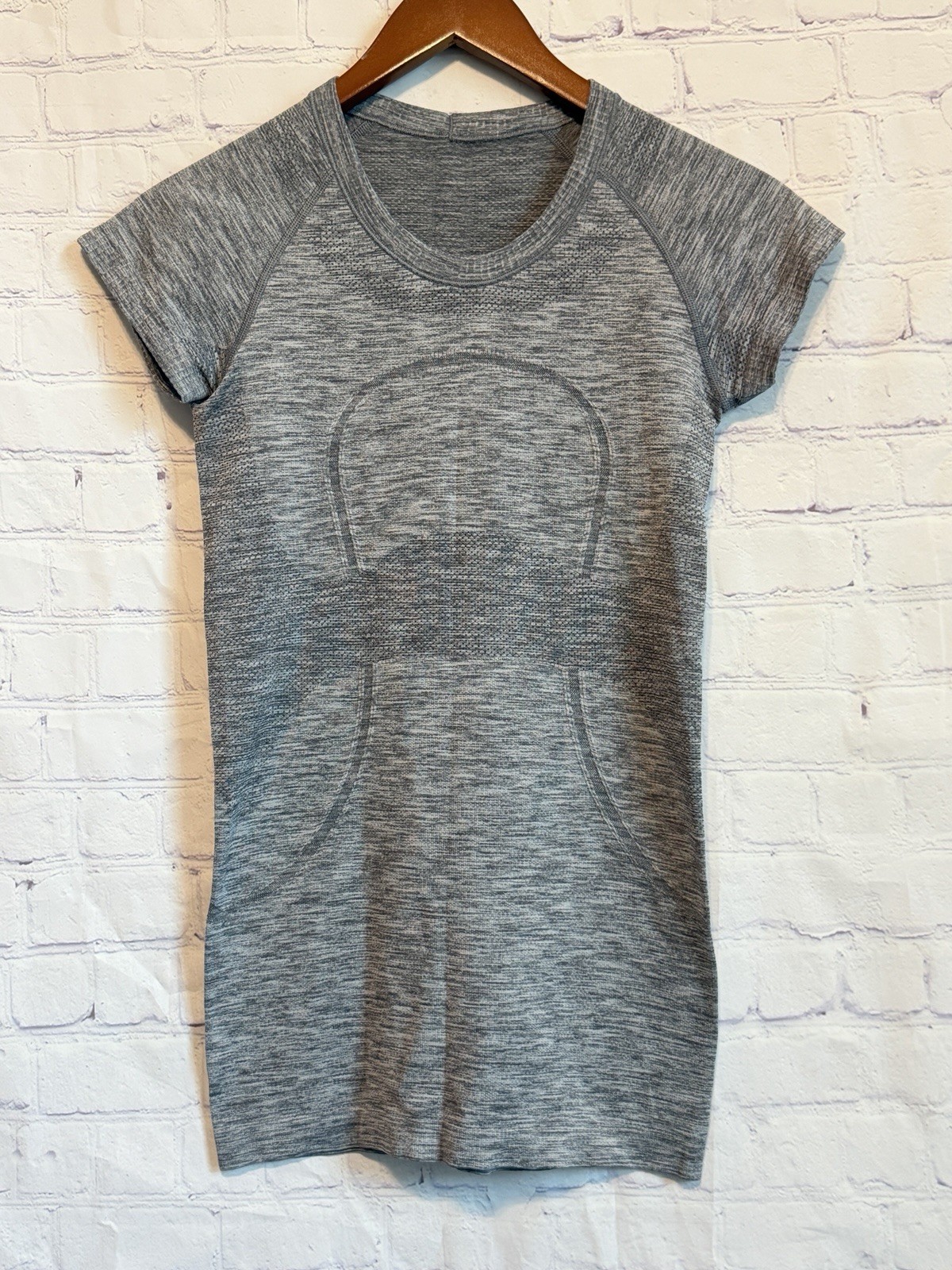 Lululemon Swiftly Tech Short Sleeve Shirt Women’s Size 4 In Gray