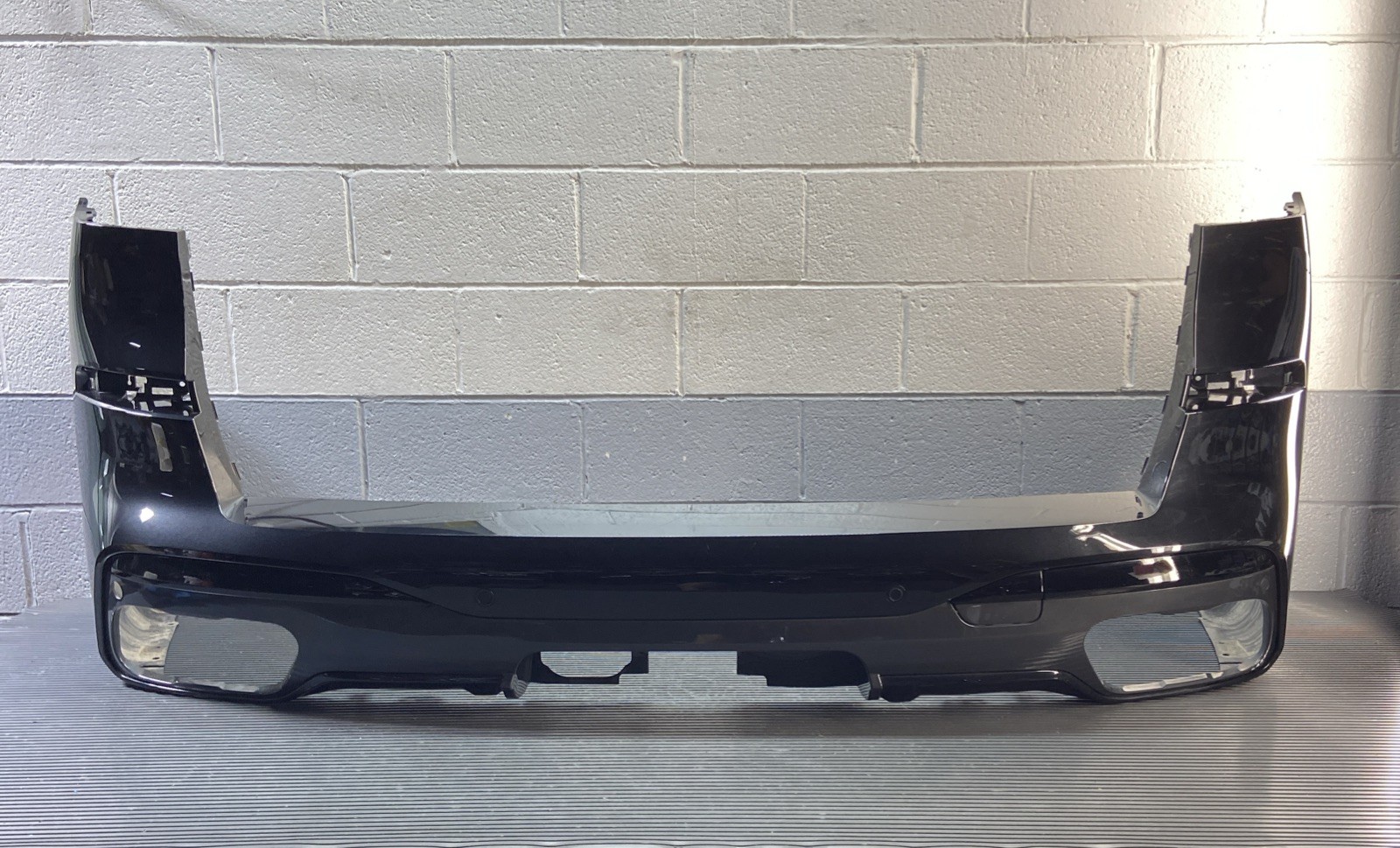 2023-2026 BMW X7 G07 Bumper Trim Cover Rear Side Black Metallic 475 OEM *NOTE*
